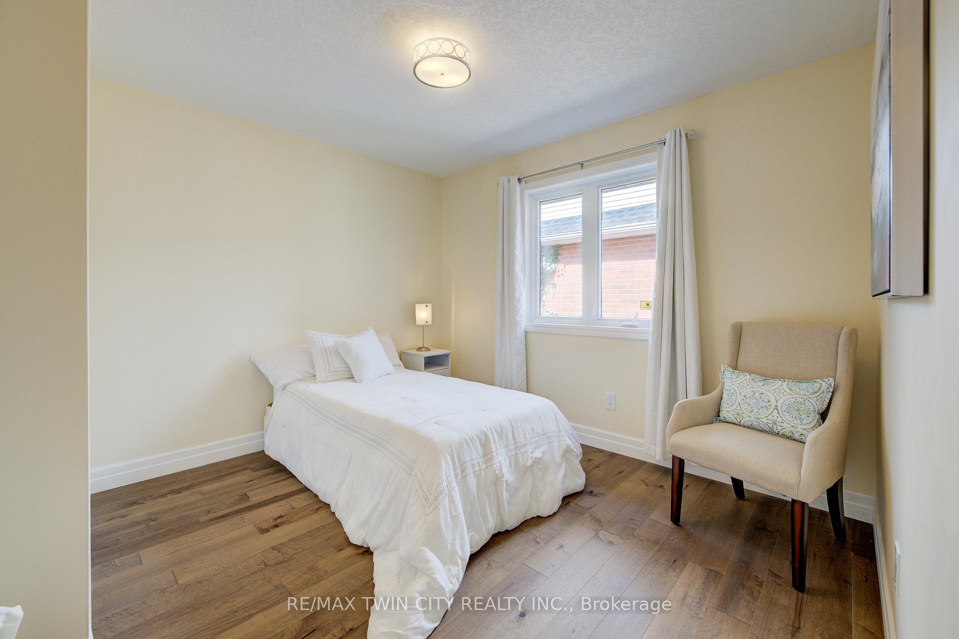 Photo 20 of 439 Northlake Drive, Waterloo, North Lakeshore — HOMEH