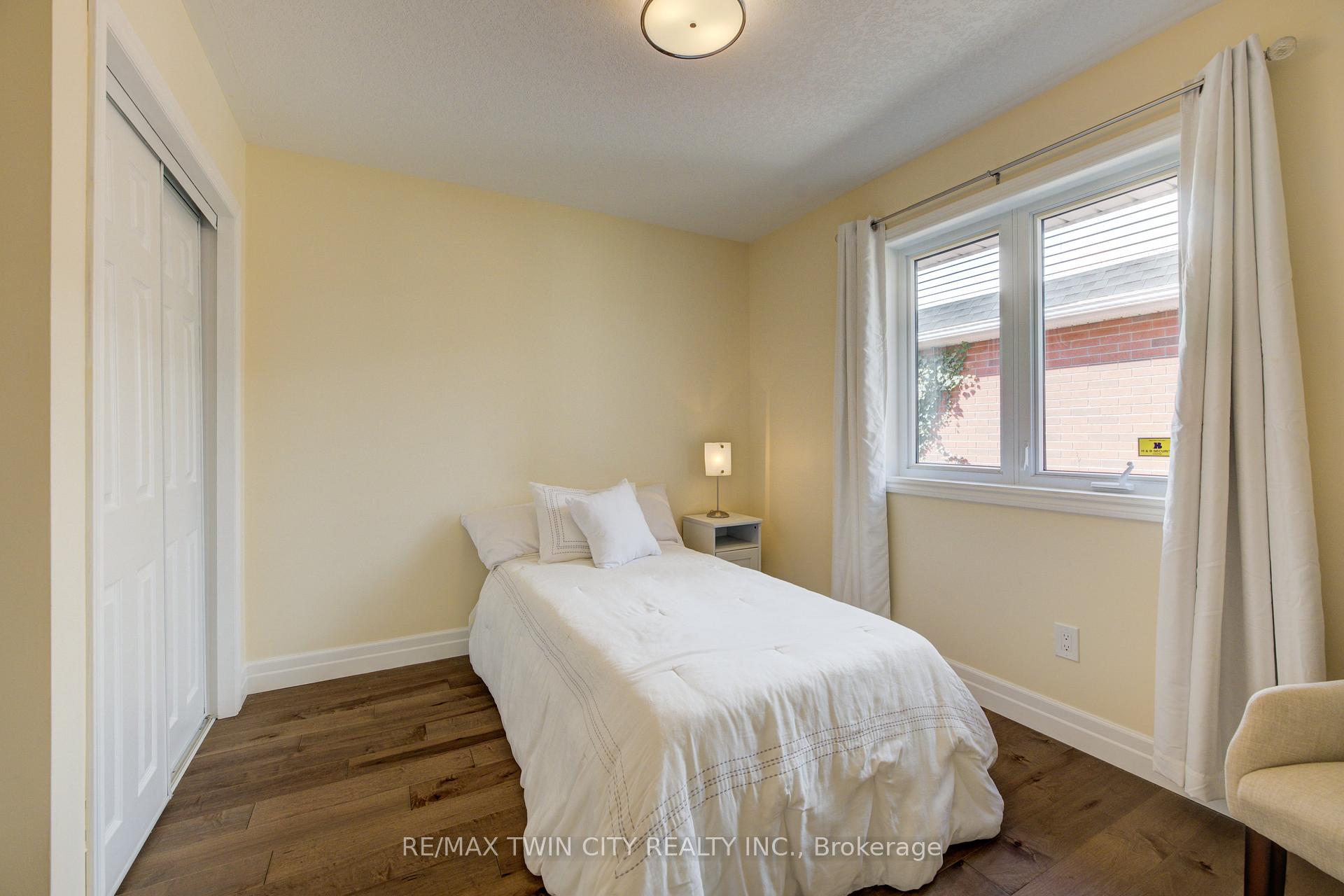 Photo 21 of 439 Northlake Drive, Waterloo, North Lakeshore — HOMEH