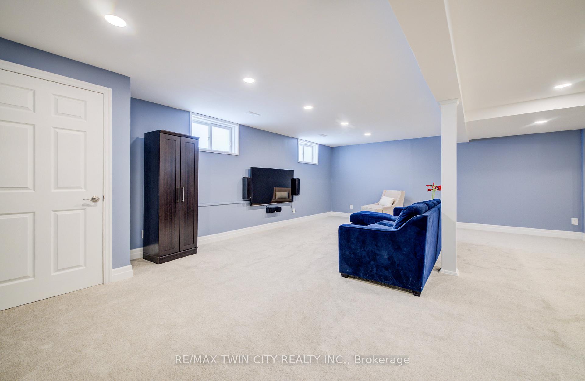 Photo 29 of 439 Northlake Drive, Waterloo, North Lakeshore — HOMEH