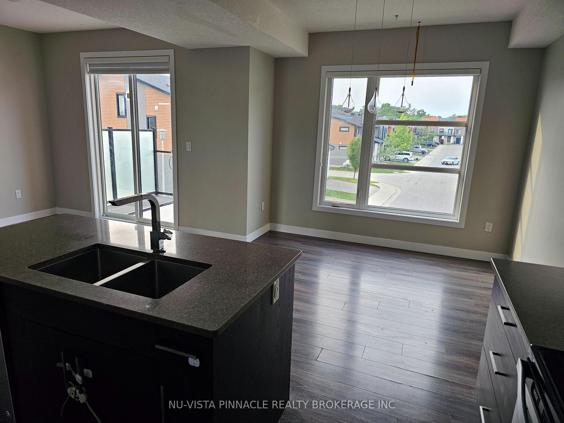 Photo 2 of 929 Sarnia Road, London, North M — HOMEH