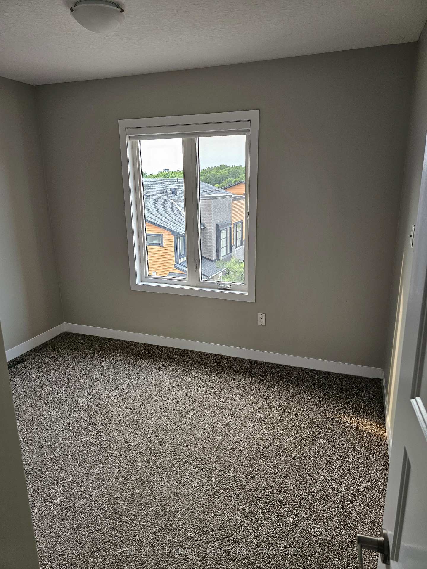 Photo 4 of 929 Sarnia Road, London, North M — HOMEH