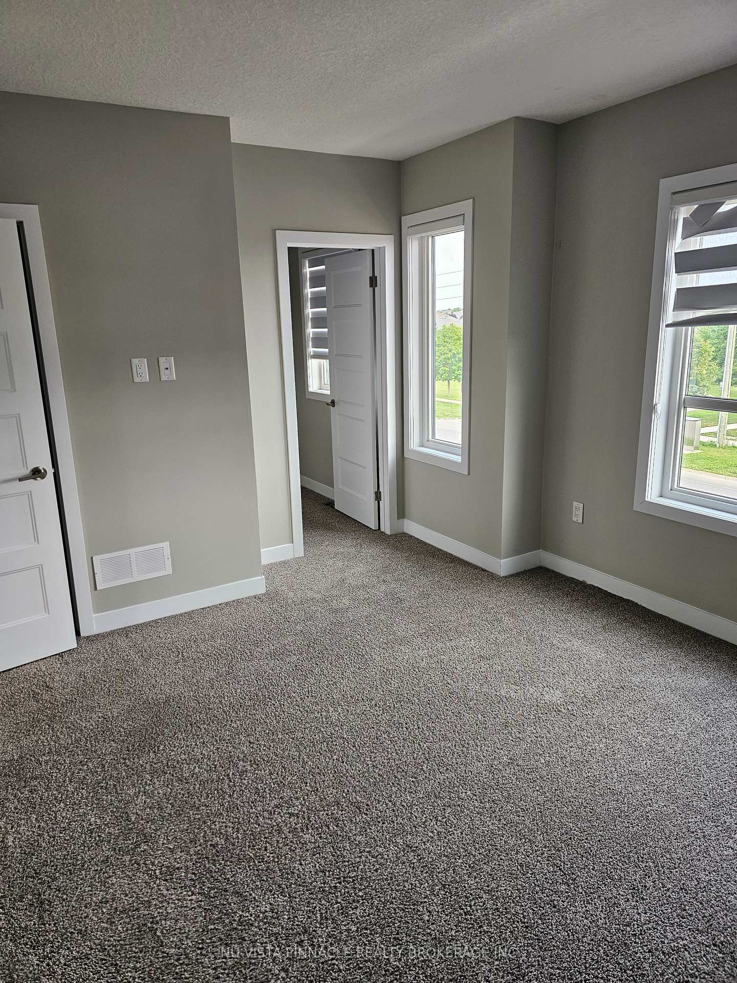 Photo 5 of 929 Sarnia Road, London, North M — HOMEH
