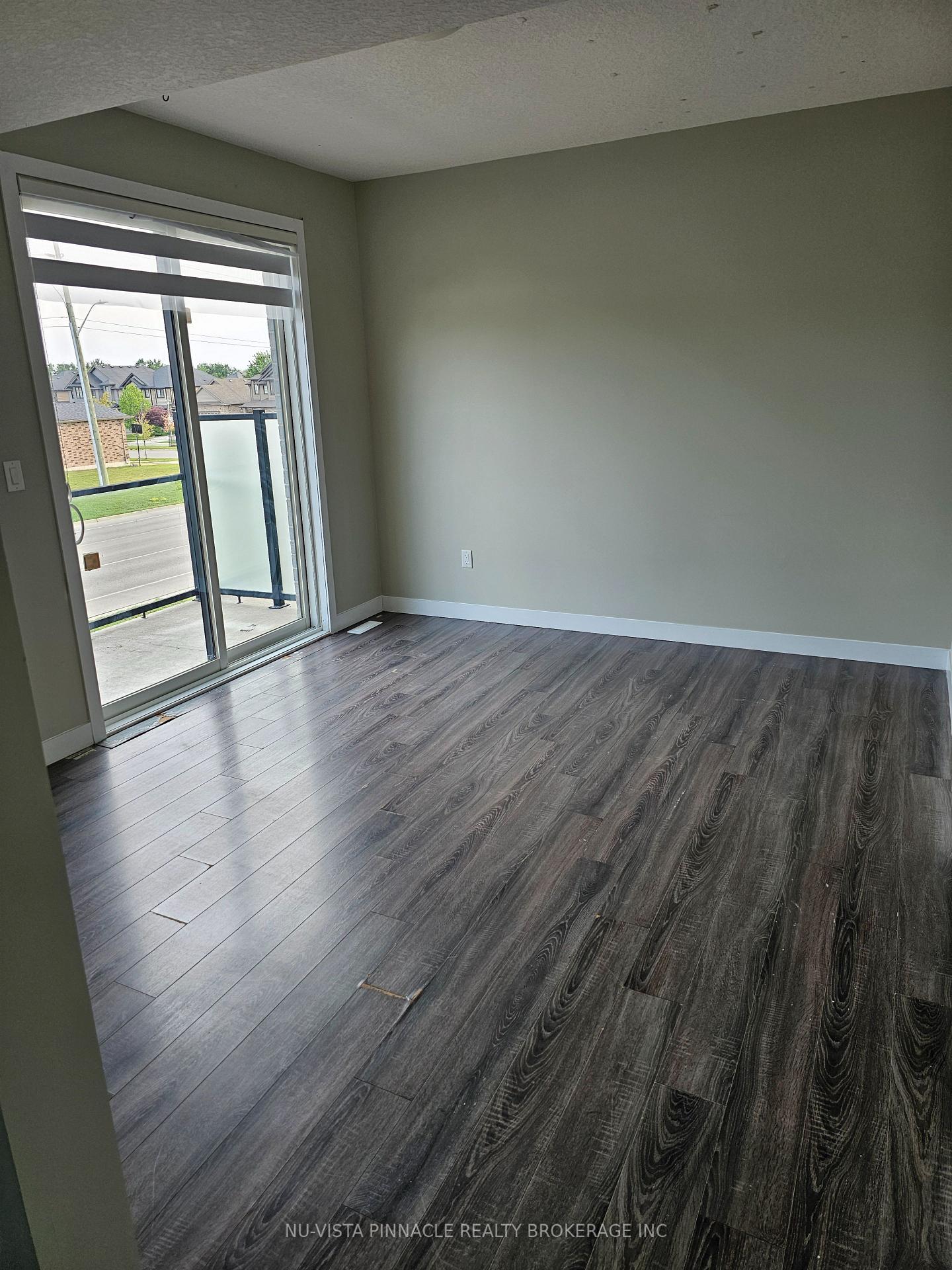 Photo 11 of 929 Sarnia Road, London, North M — HOMEH