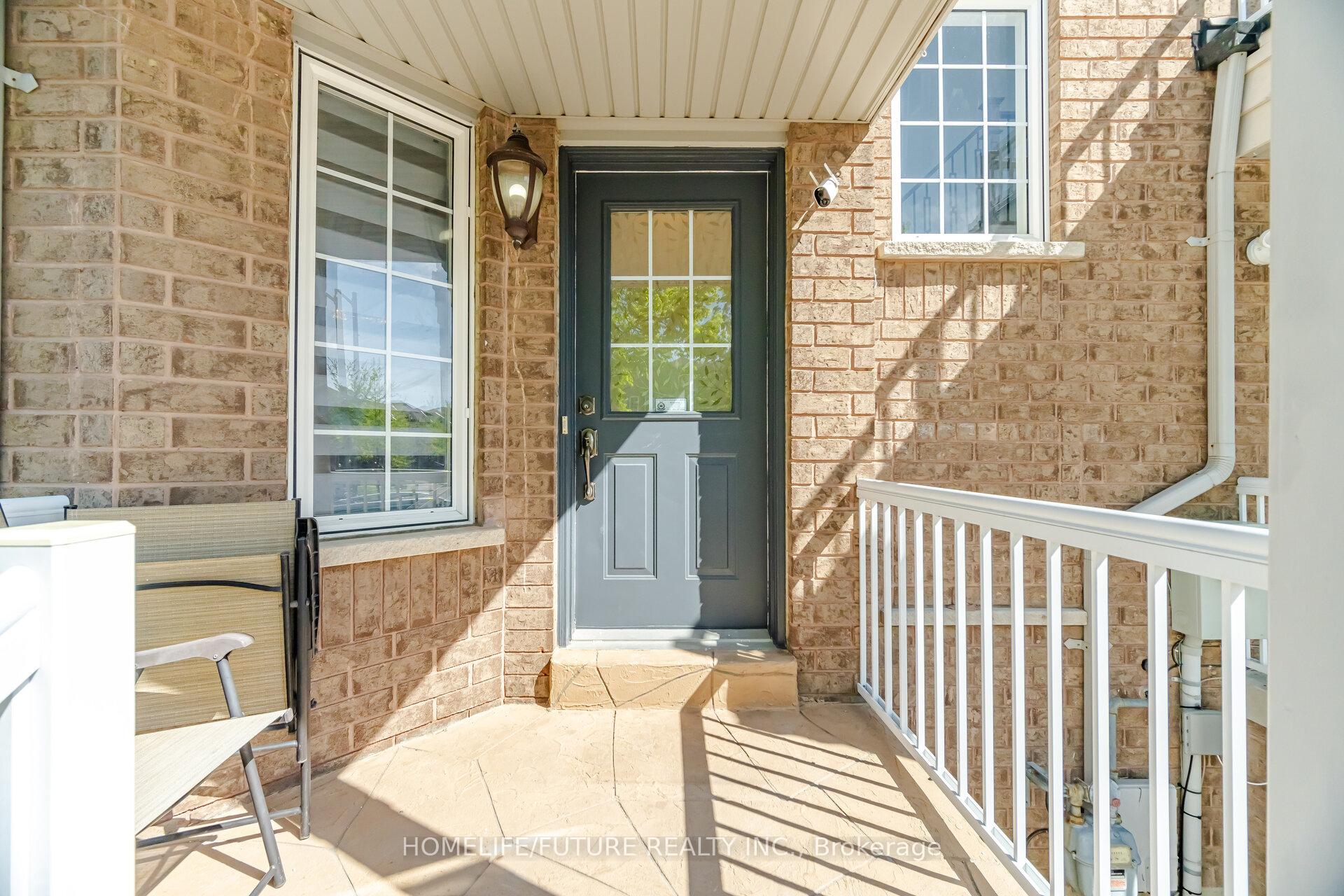 Photo 2 of 32 Laurelhurst Crescent, Vaughan, Vellore Village — HOMEH