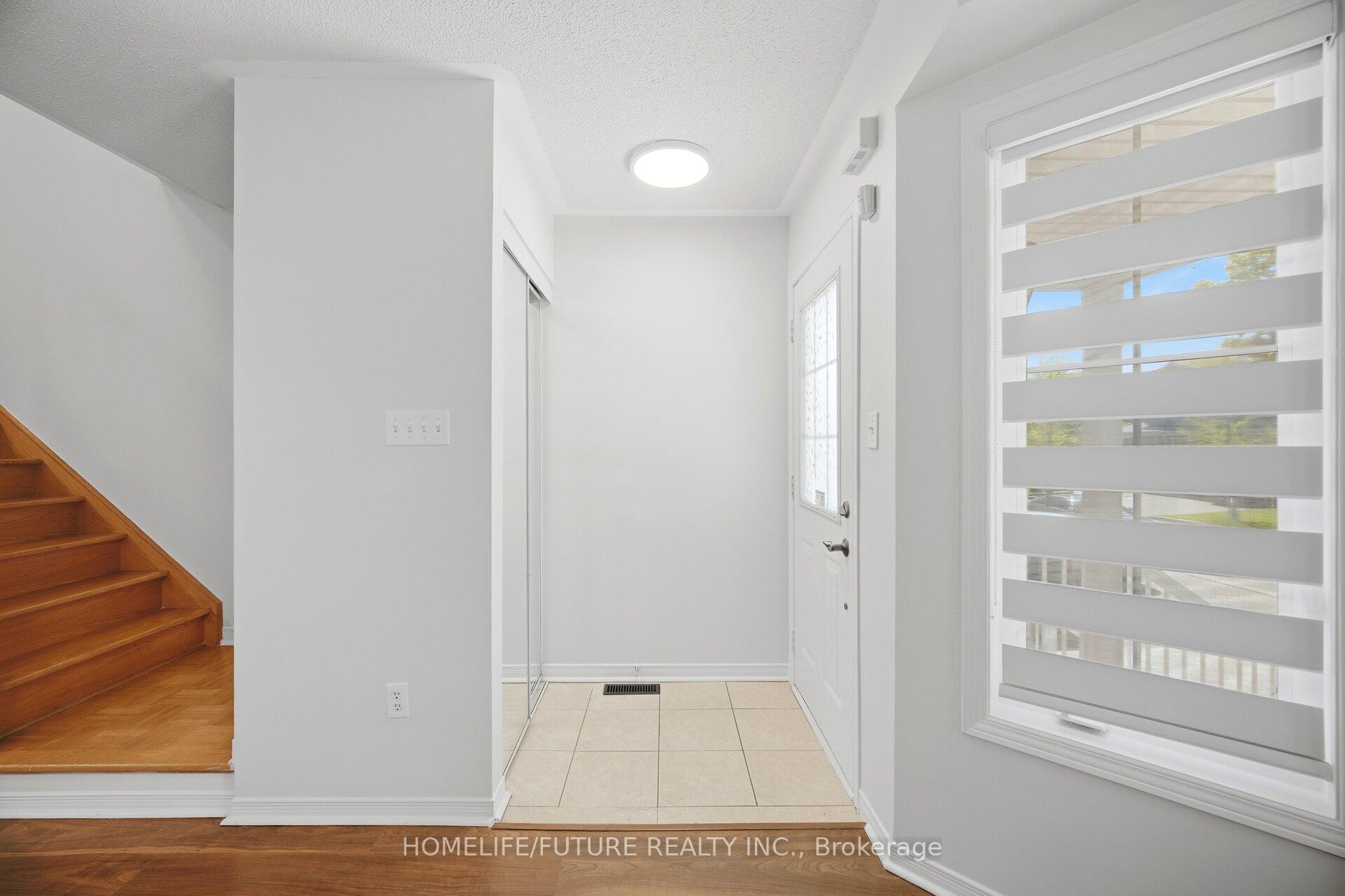 Photo 3 of 32 Laurelhurst Crescent, Vaughan, Vellore Village — HOMEH