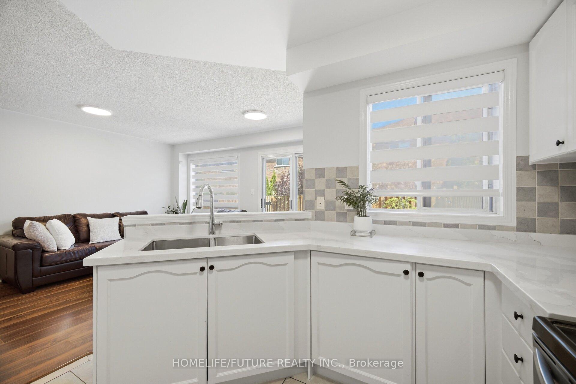Photo 10 of 32 Laurelhurst Crescent, Vaughan, Vellore Village — HOMEH