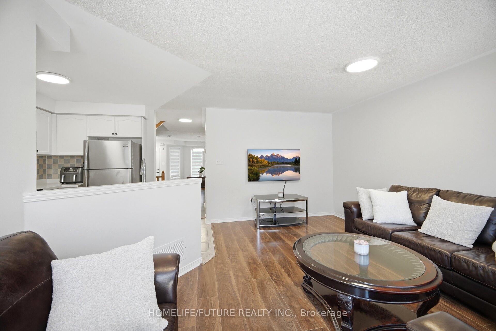 Photo 12 of 32 Laurelhurst Crescent, Vaughan, Vellore Village — HOMEH
