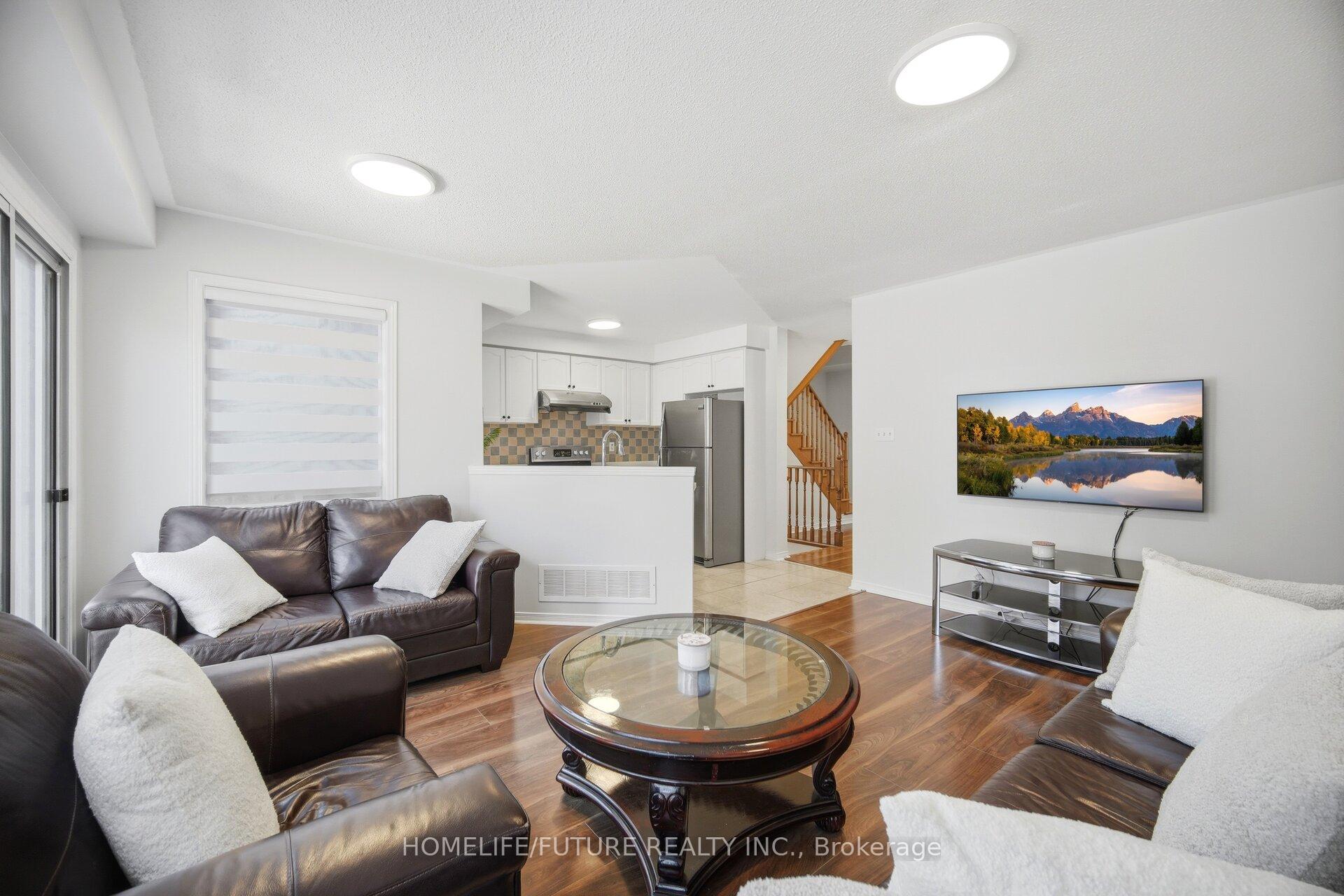 Photo 13 of 32 Laurelhurst Crescent, Vaughan, Vellore Village — HOMEH