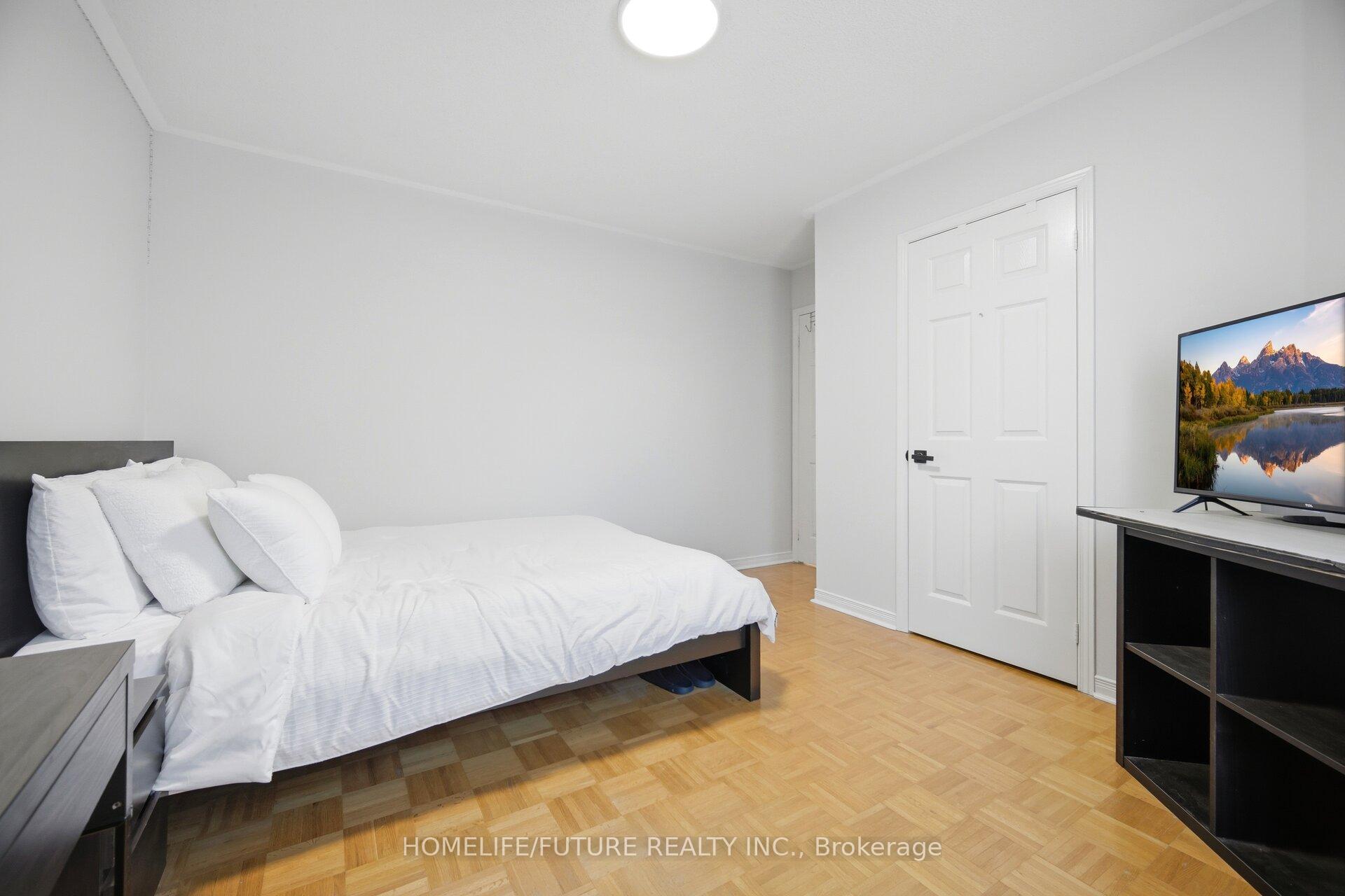 Photo 23 of 32 Laurelhurst Crescent, Vaughan, Vellore Village — HOMEH