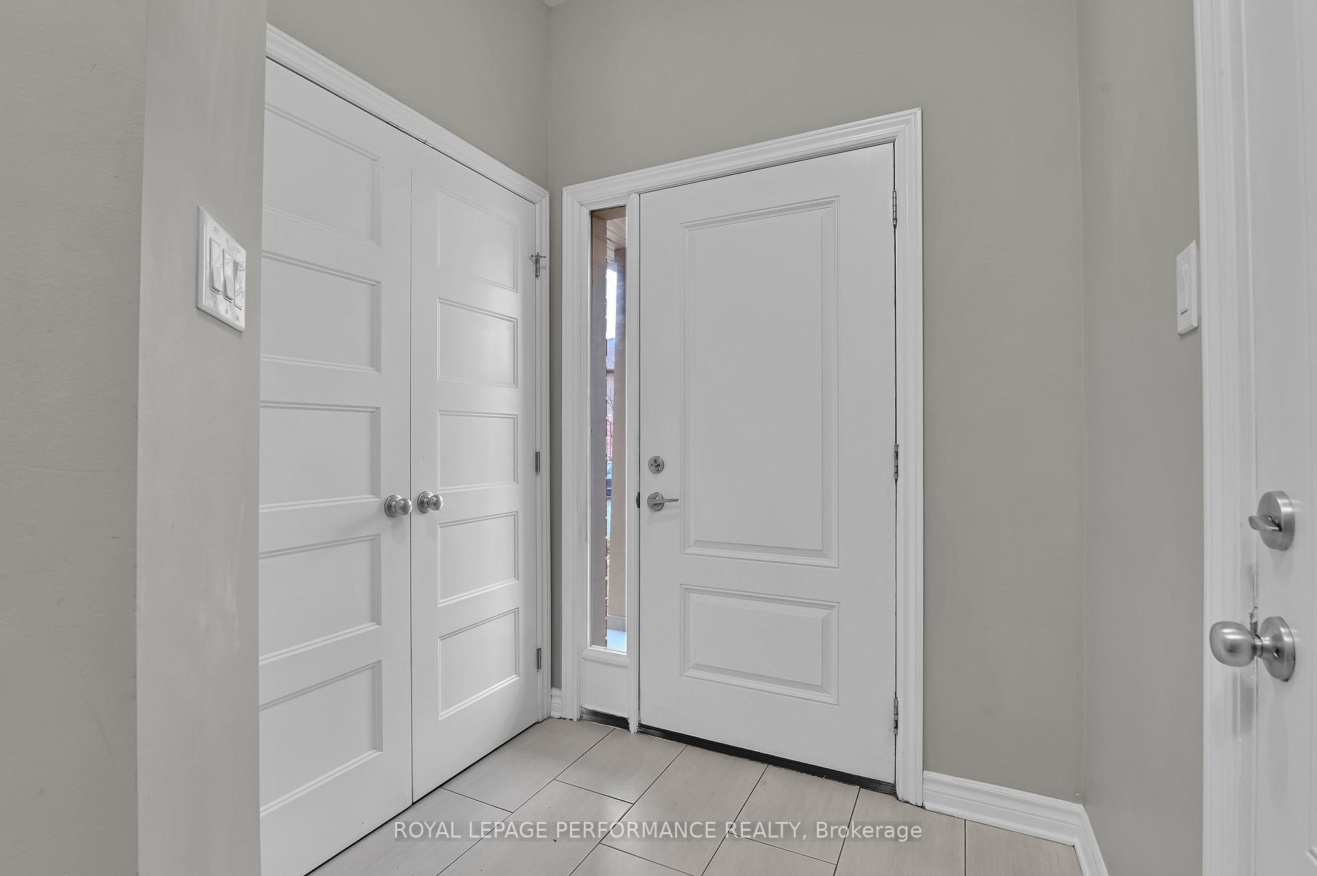 Photo 2 of 322 Fergus Crescent, Ottawa, Barrhaven - Cedargrove/Fraserdale — HOMEH