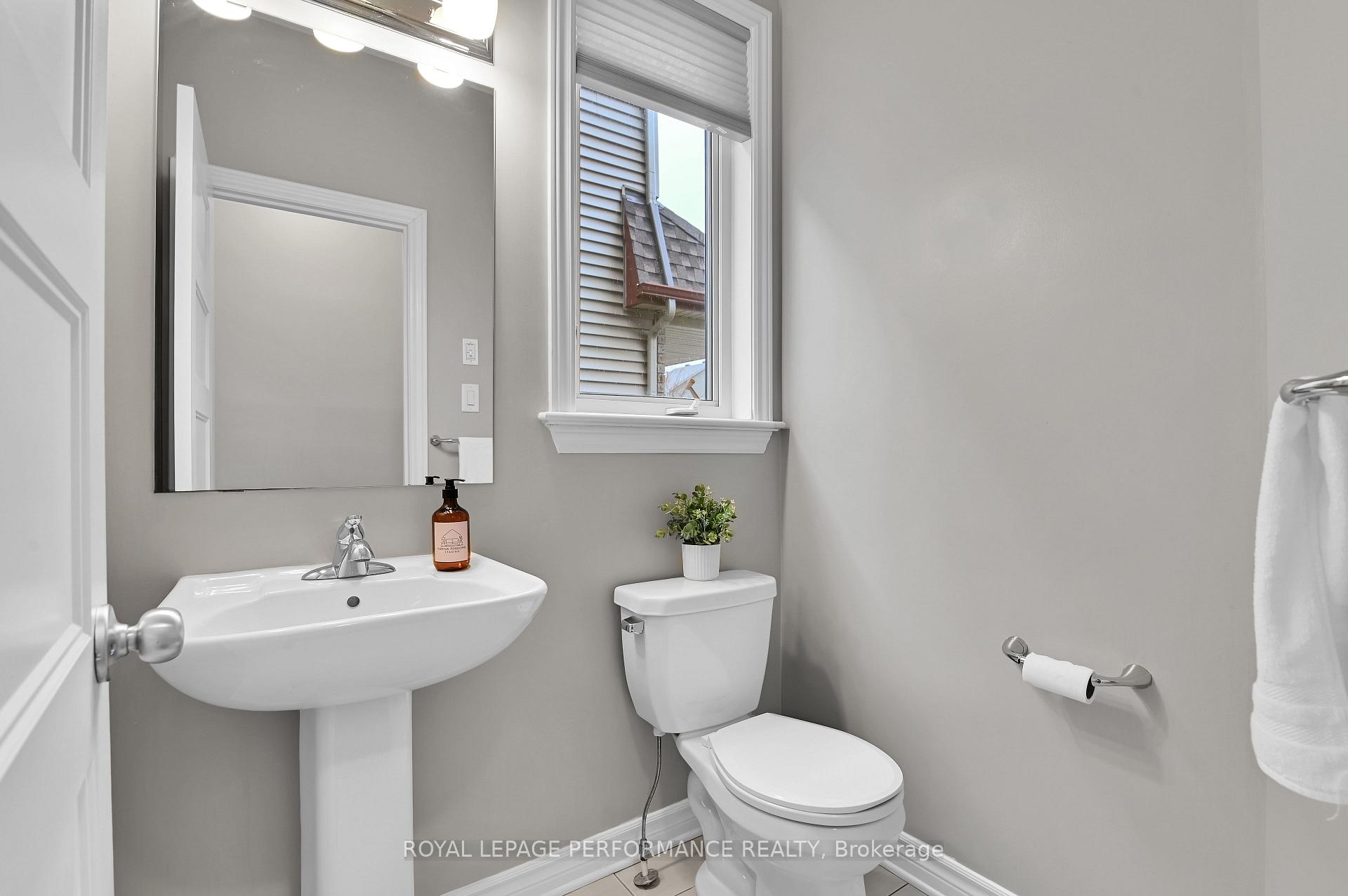 Photo 3 of 322 Fergus Crescent, Ottawa, Barrhaven - Cedargrove/Fraserdale — HOMEH