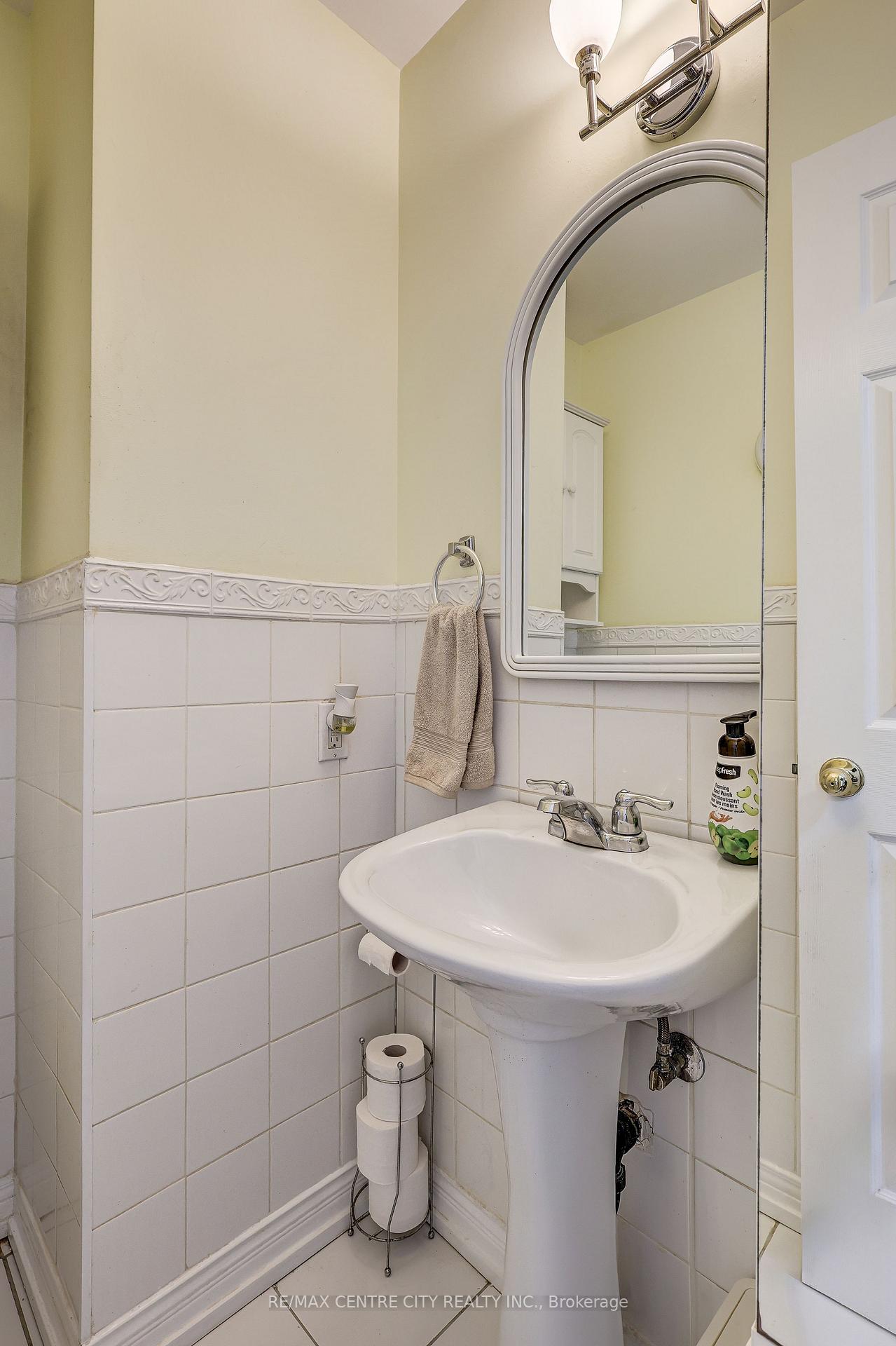Photo 22 of 48 Clarendon Crescent, London, South P — HOMEH