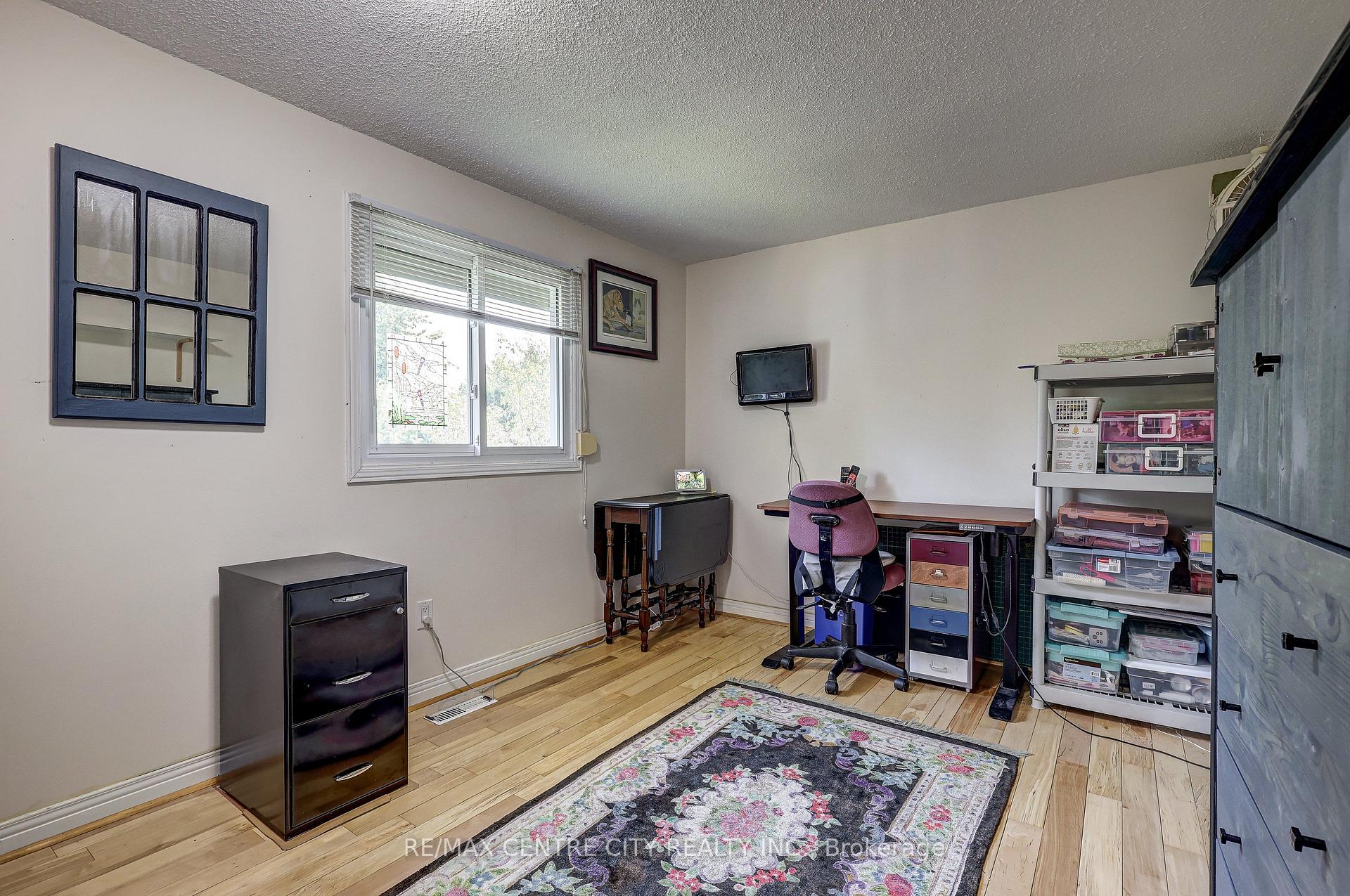 Photo 27 of 48 Clarendon Crescent, London, South P — HOMEH