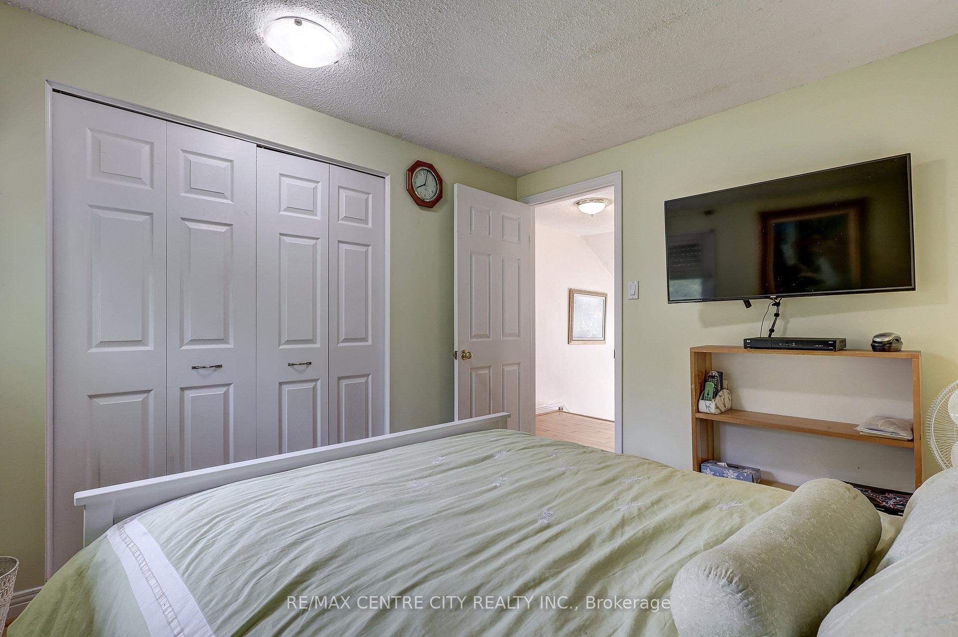Photo 30 of 48 Clarendon Crescent, London, South P — HOMEH