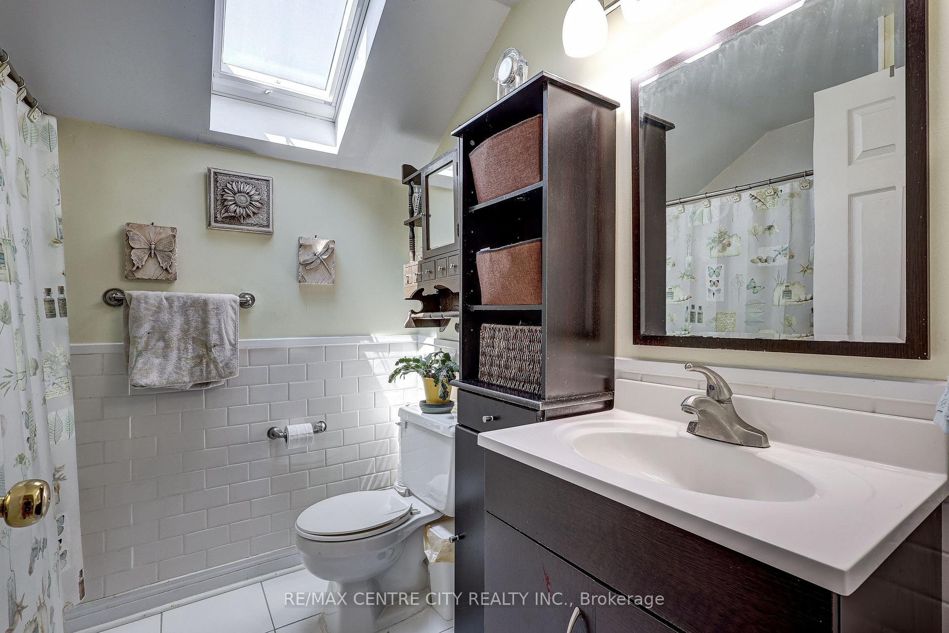 Photo 31 of 48 Clarendon Crescent, London, South P — HOMEH