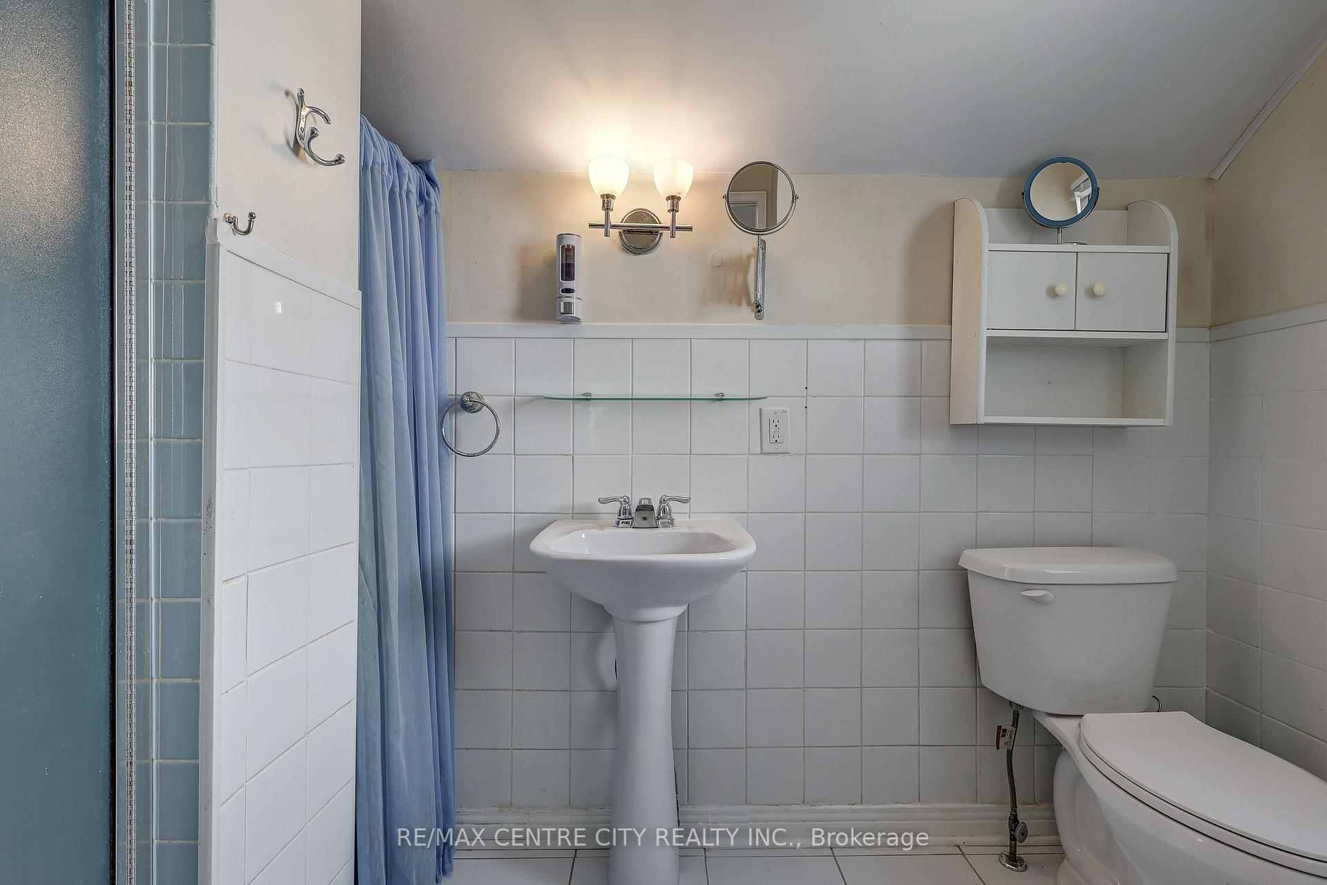 Photo 34 of 48 Clarendon Crescent, London, South P — HOMEH