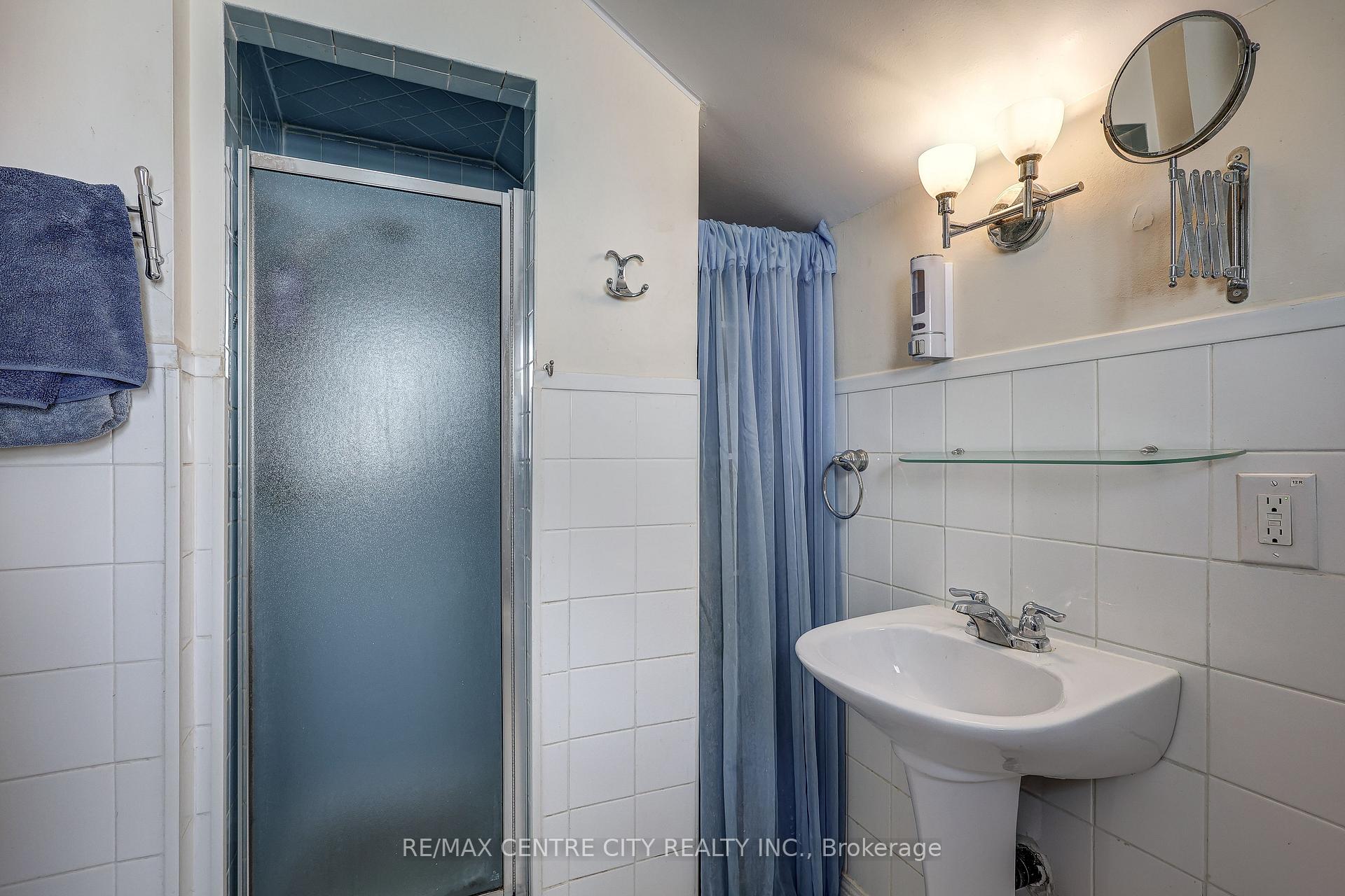 Photo 35 of 48 Clarendon Crescent, London, South P — HOMEH