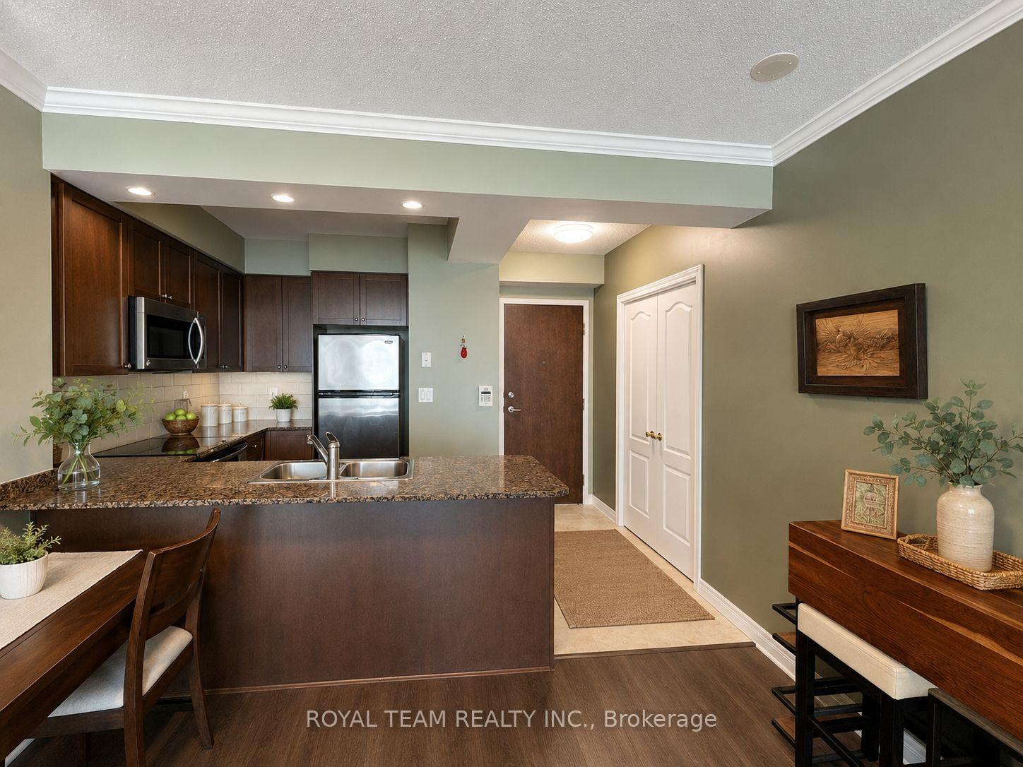 Photo 6 of Unit 1110, 100 Promenade Circle, Vaughan, Beverley Glen — HOMEH