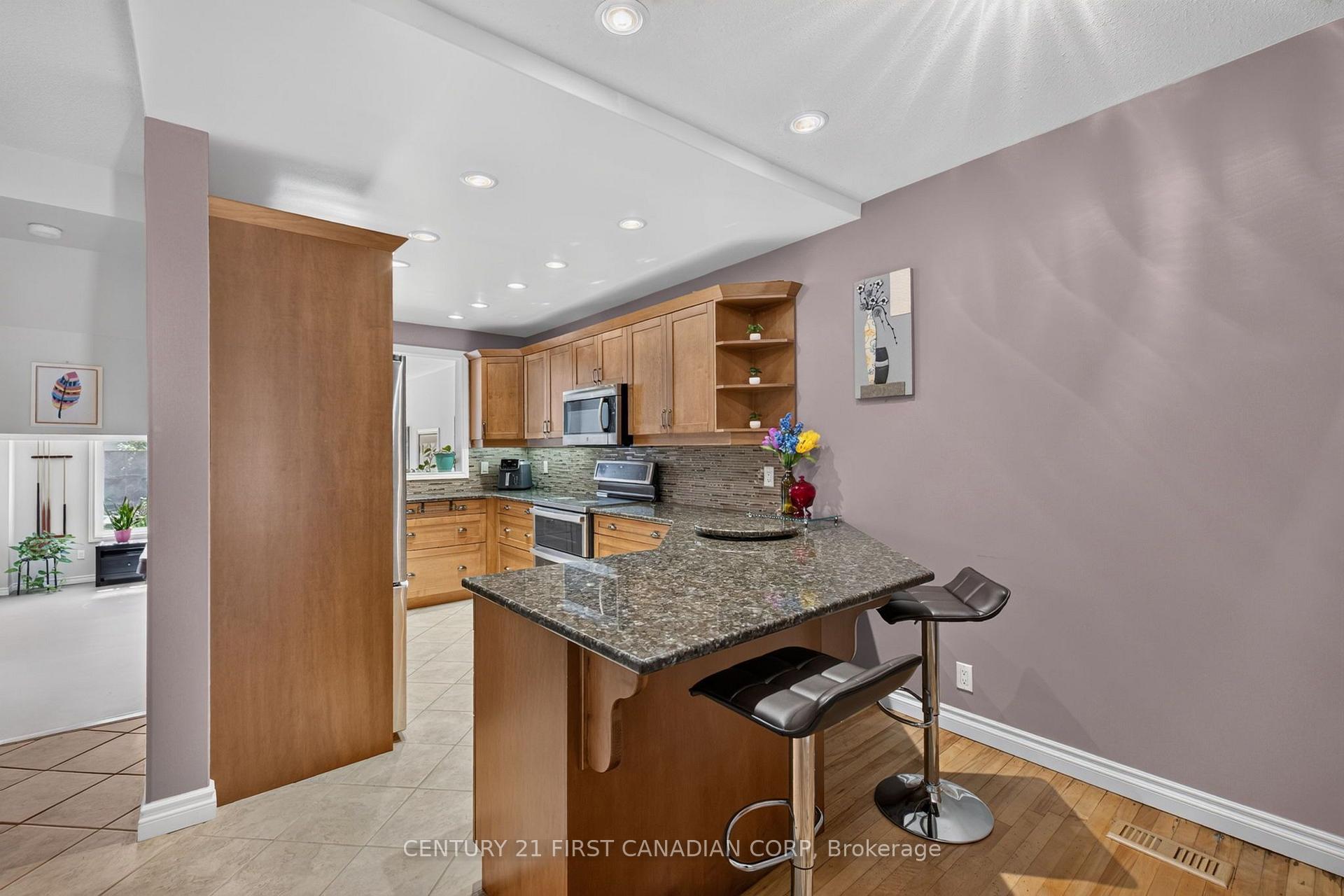 Photo 6 of 595 Winblest Avenue, London, South R — HOMEH