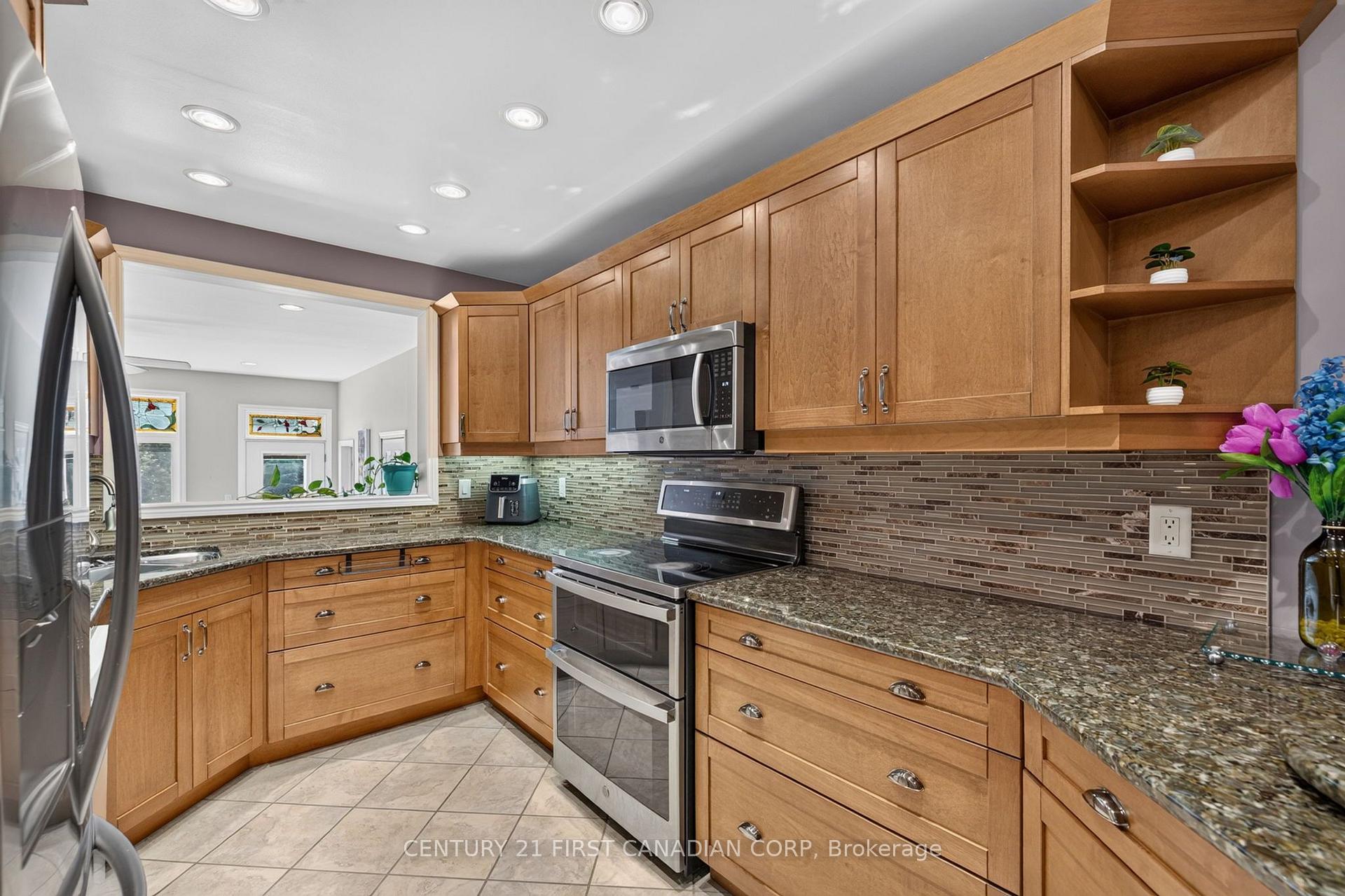 Photo 7 of 595 Winblest Avenue, London, South R — HOMEH