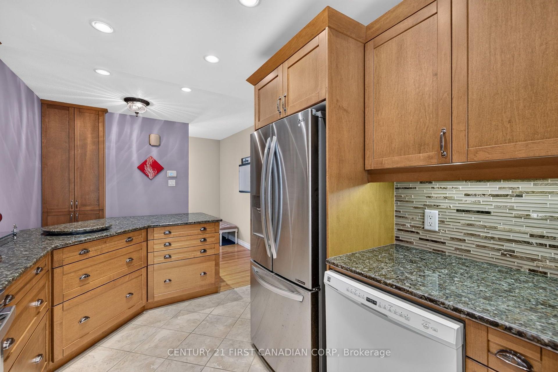 Photo 9 of 595 Winblest Avenue, London, South R — HOMEH