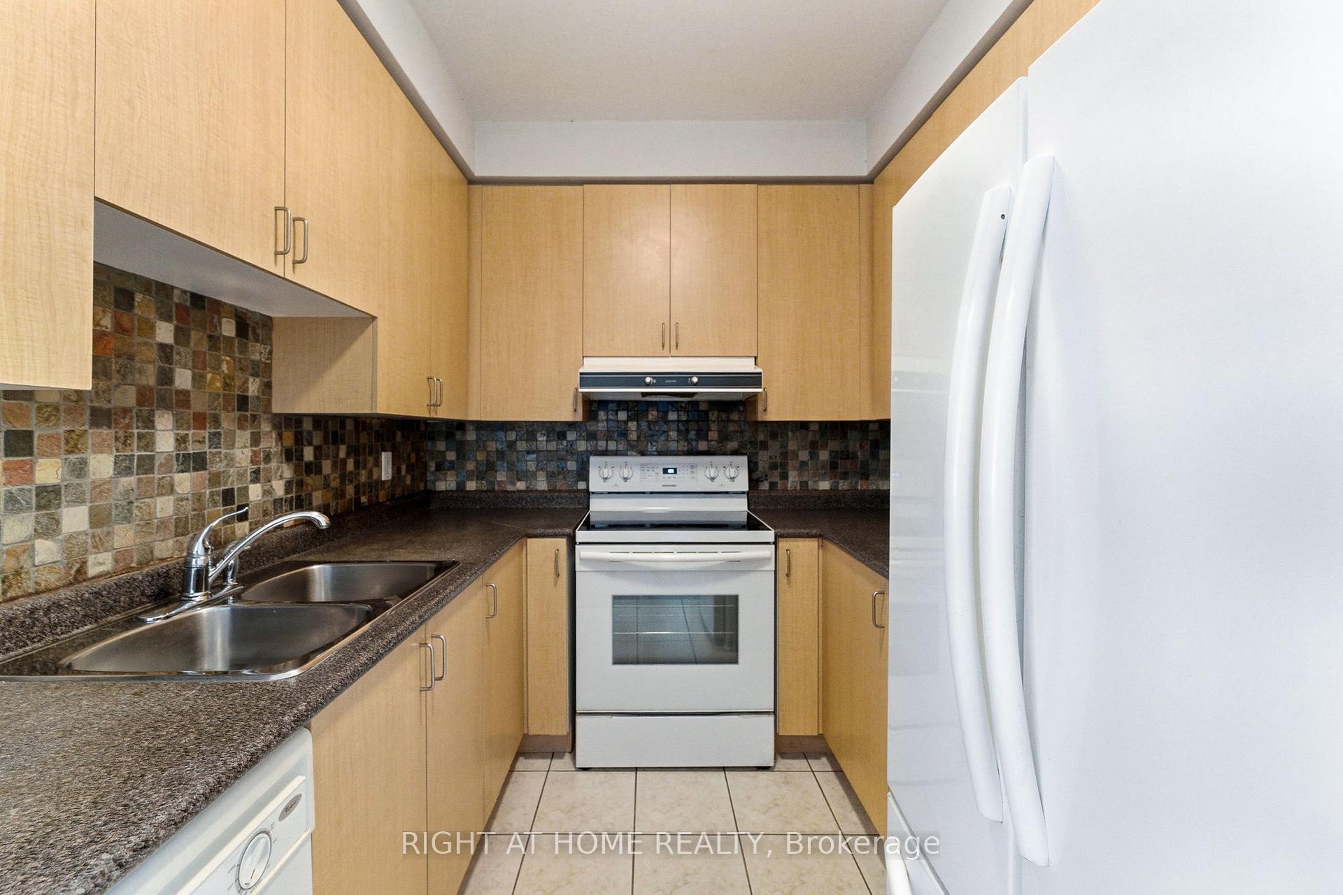 Photo 14 of Unit PH01, 3650 Kingston Road, Scarborough, Scarborough Village — HOMEH