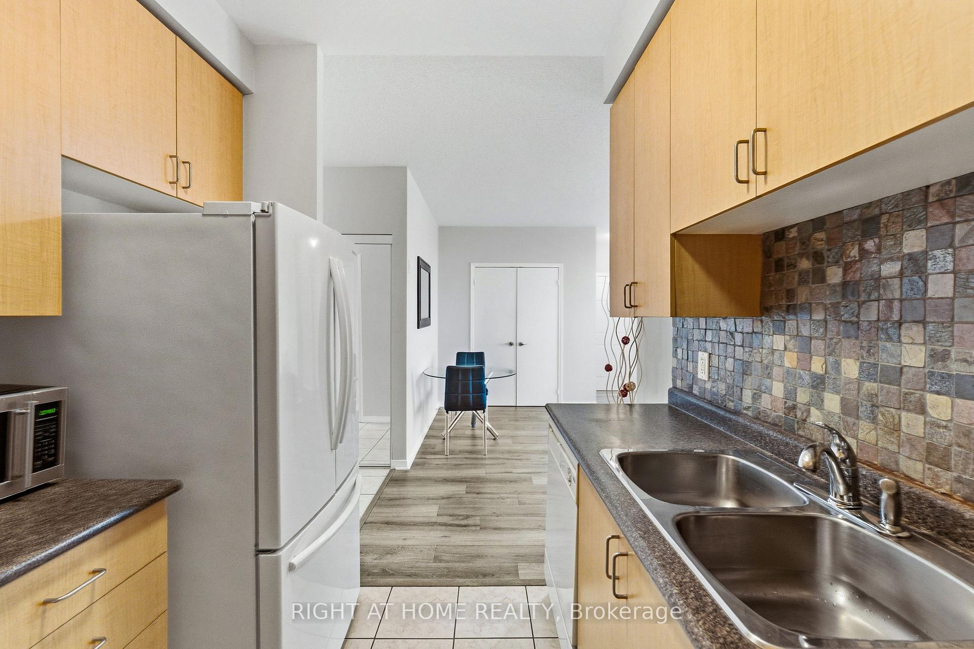 Photo 15 of Unit PH01, 3650 Kingston Road, Scarborough, Scarborough Village — HOMEH