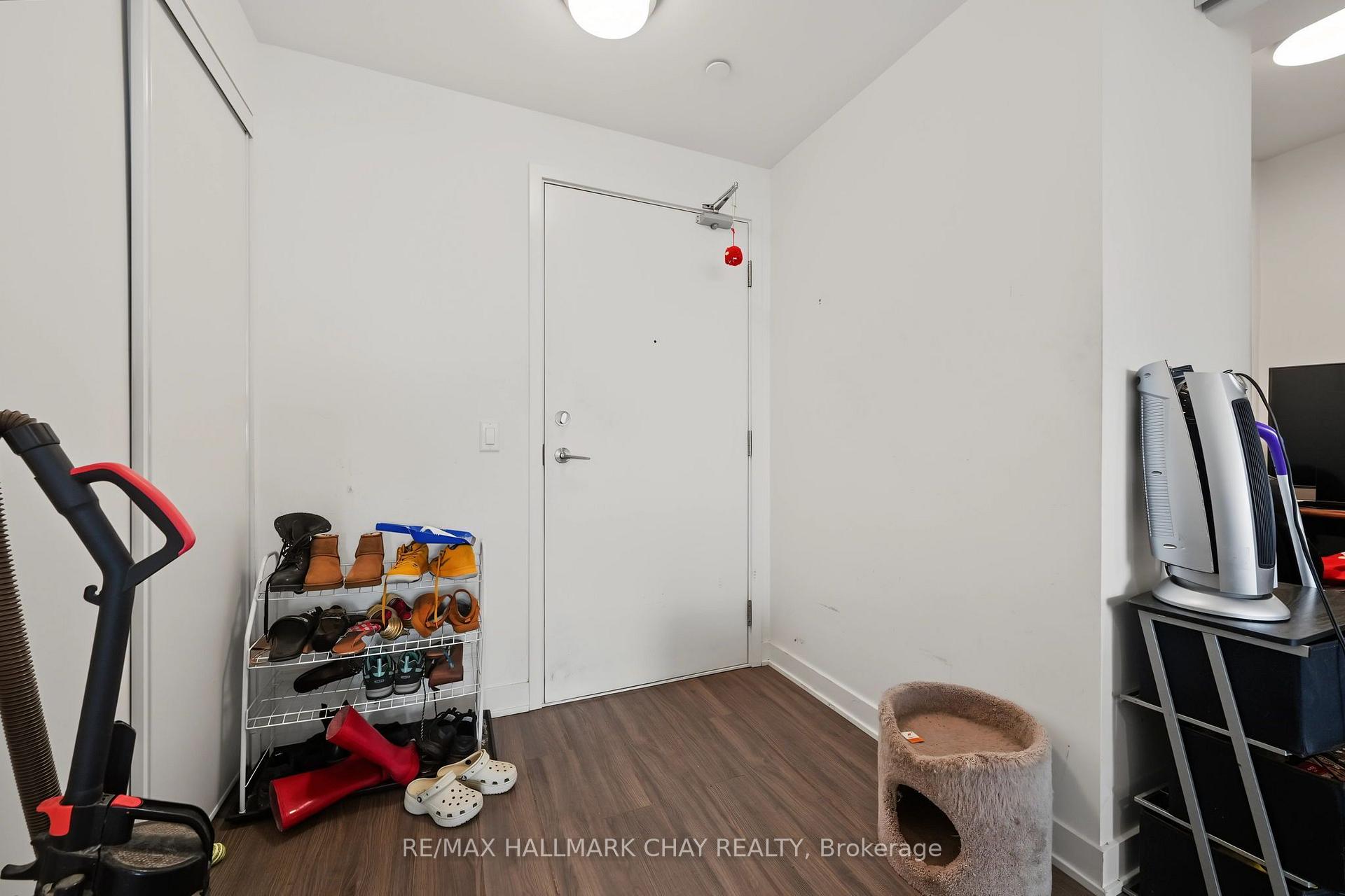Photo 6 of Unit 418, 681 Yonge Street, Barrie, Painswick South — HOMEH