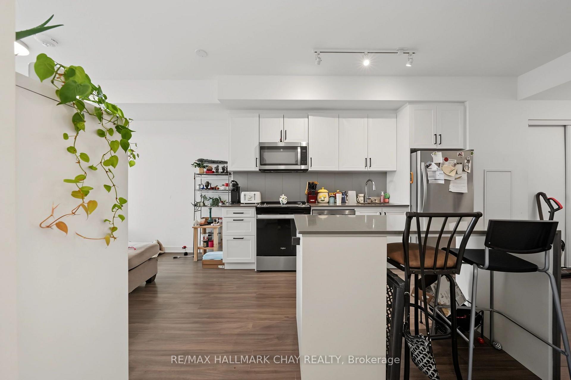Photo 7 of Unit 418, 681 Yonge Street, Barrie, Painswick South — HOMEH