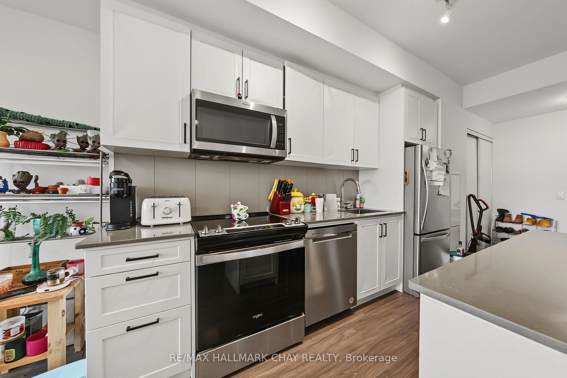 Photo 8 of Unit 418, 681 Yonge Street, Barrie, Painswick South — HOMEH