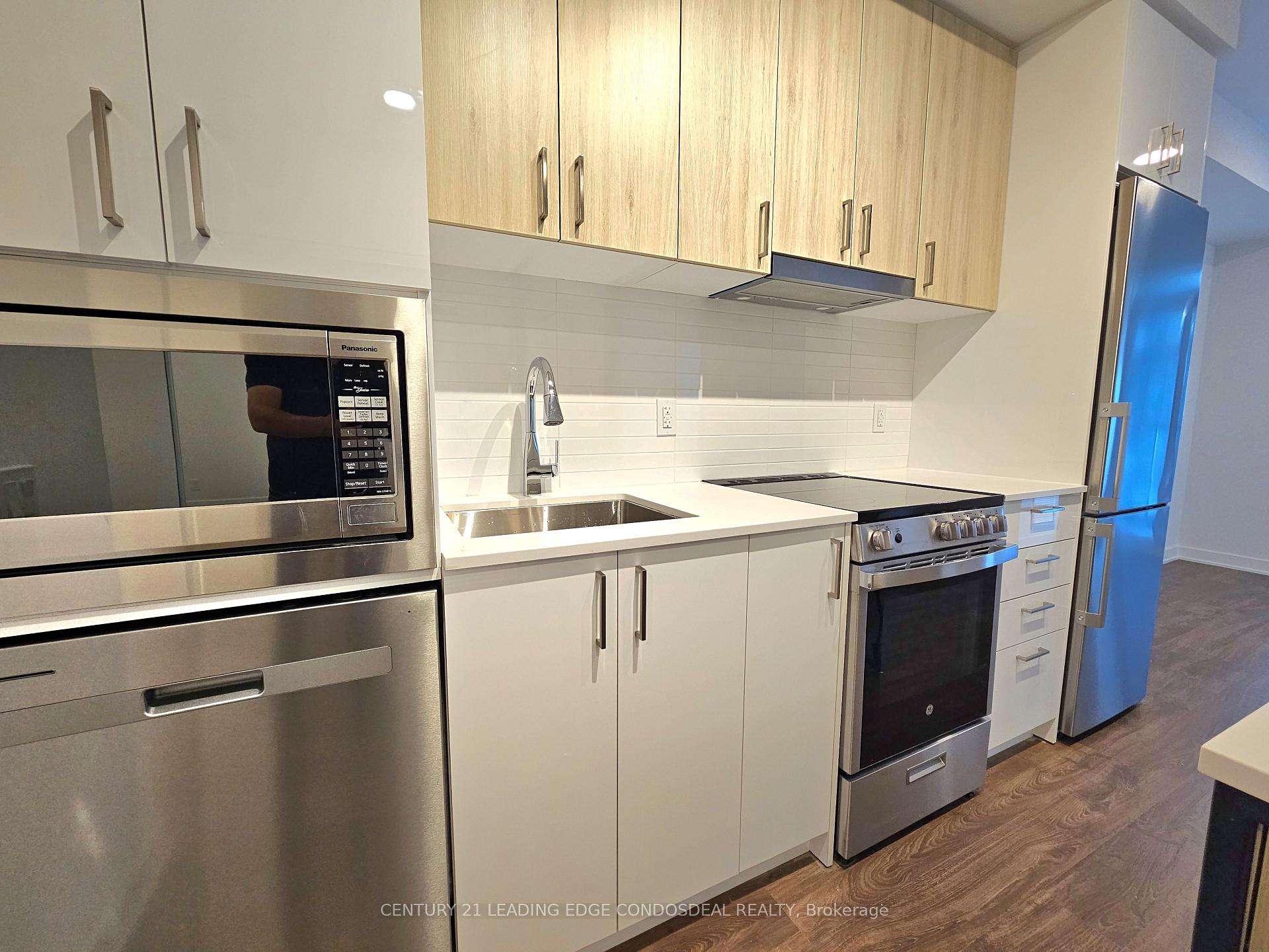 Photo 4 of Unit 419, 30 Upper Mall Way, Vaughan, Brownridge — HOMEH