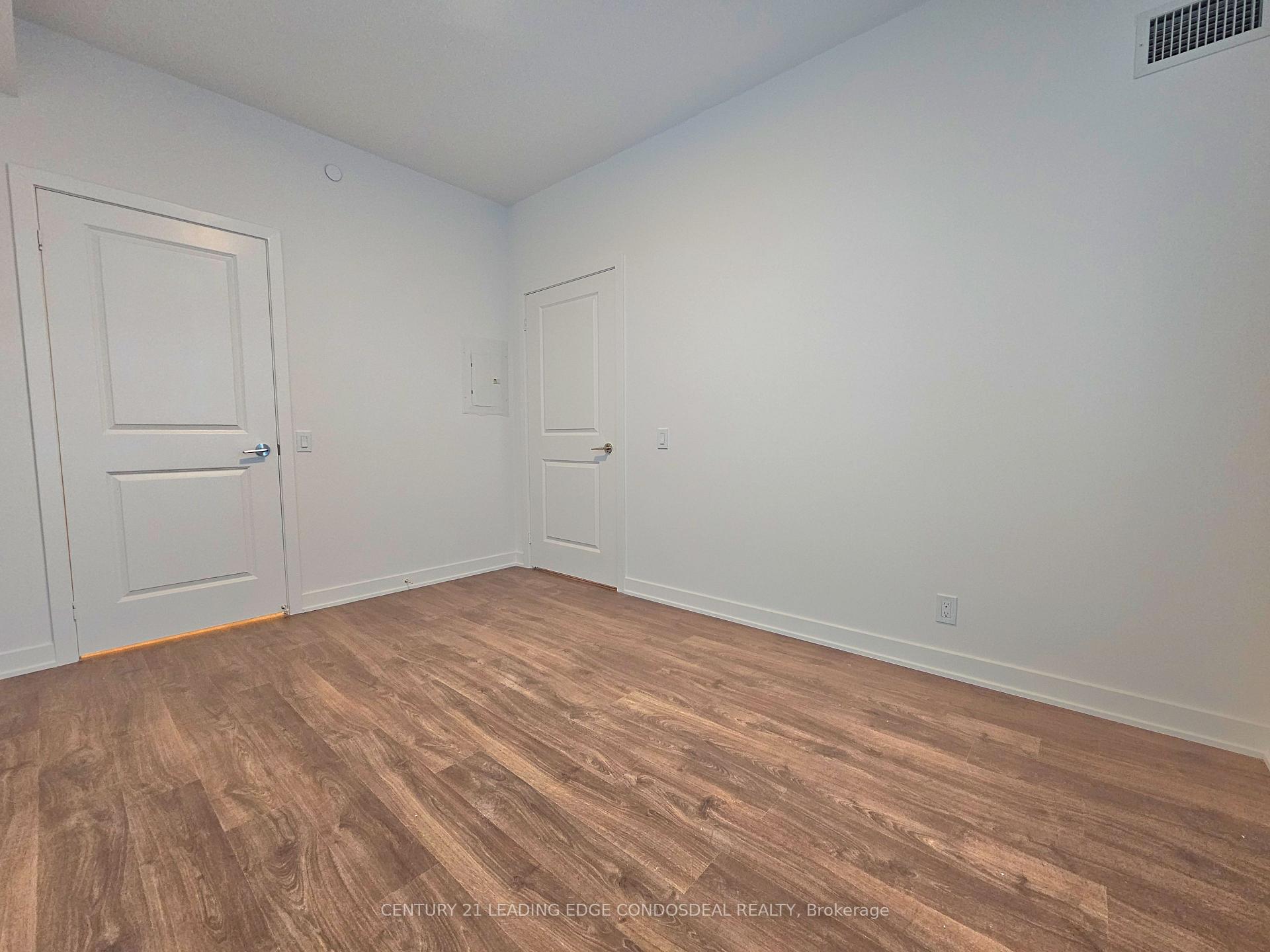 Photo 7 of Unit 419, 30 Upper Mall Way, Vaughan, Brownridge — HOMEH