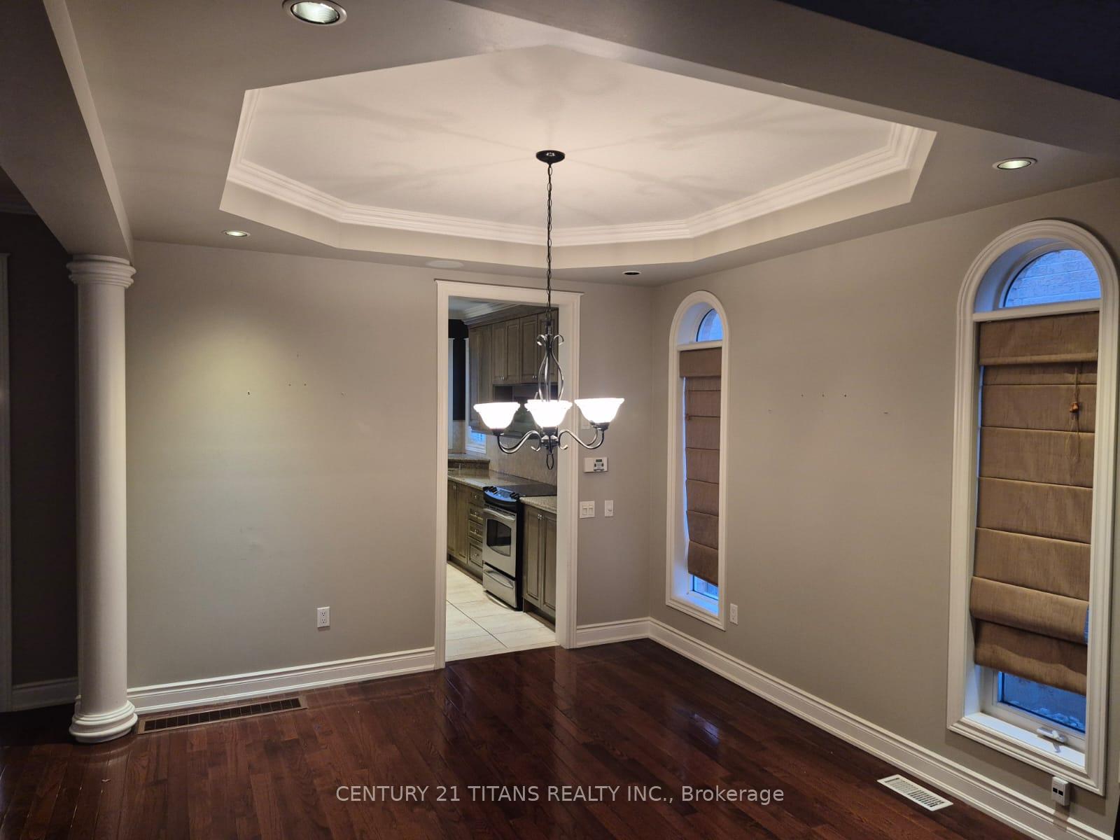Photo 2 of 170 Tawny Crescent, Oakville, Bronte — HOMEH