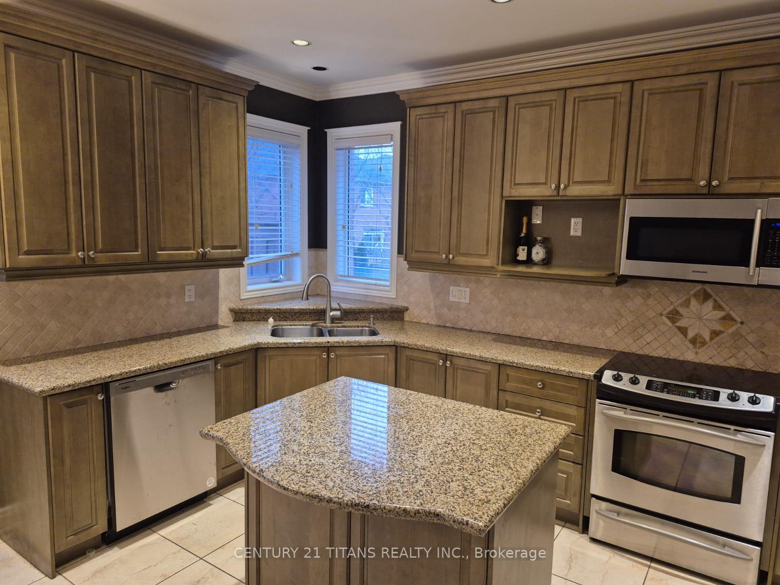 Photo 9 of 170 Tawny Crescent, Oakville, Bronte — HOMEH