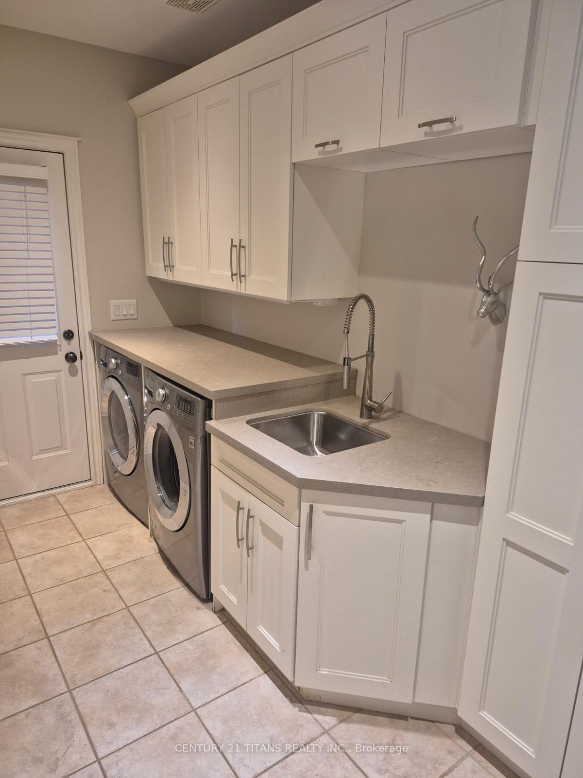 Photo 12 of 170 Tawny Crescent, Oakville, Bronte — HOMEH