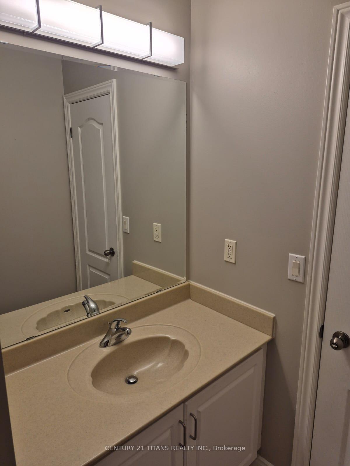 Photo 15 of 170 Tawny Crescent, Oakville, Bronte — HOMEH