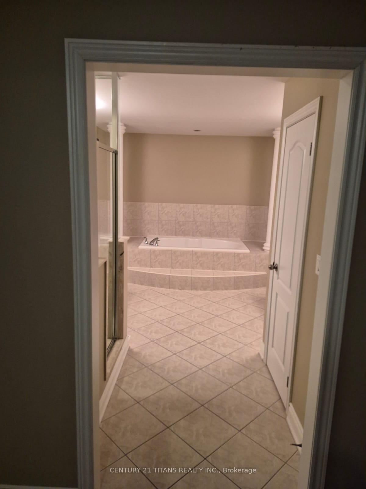 Photo 18 of 170 Tawny Crescent, Oakville, Bronte — HOMEH