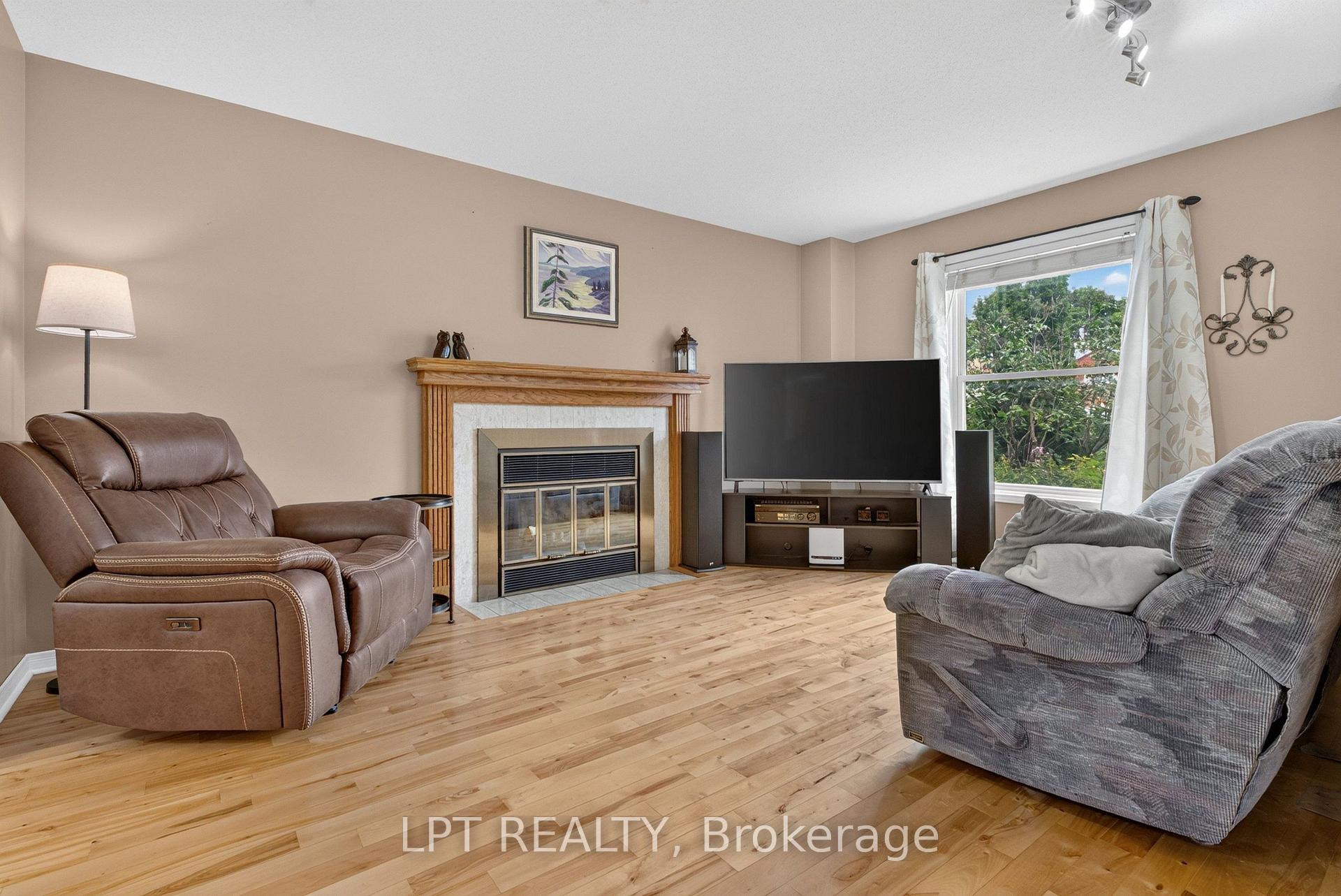 Photo 5 of 56 Victor Street, Ottawa, Stittsville (Central) — HOMEH