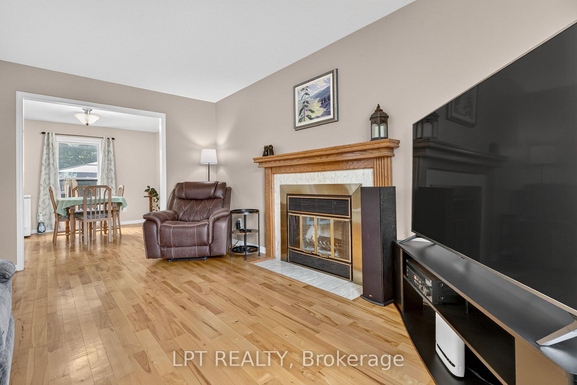 Photo 6 of 56 Victor Street, Ottawa, Stittsville (Central) — HOMEH