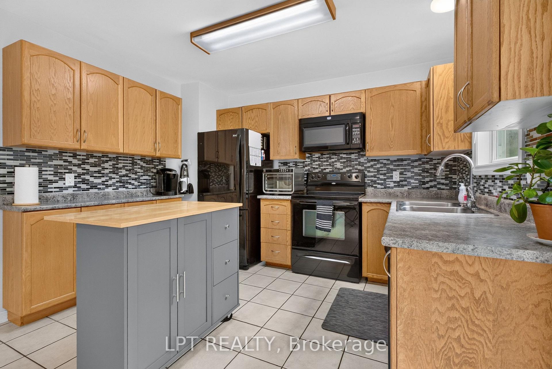 Photo 10 of 56 Victor Street, Ottawa, Stittsville (Central) — HOMEH
