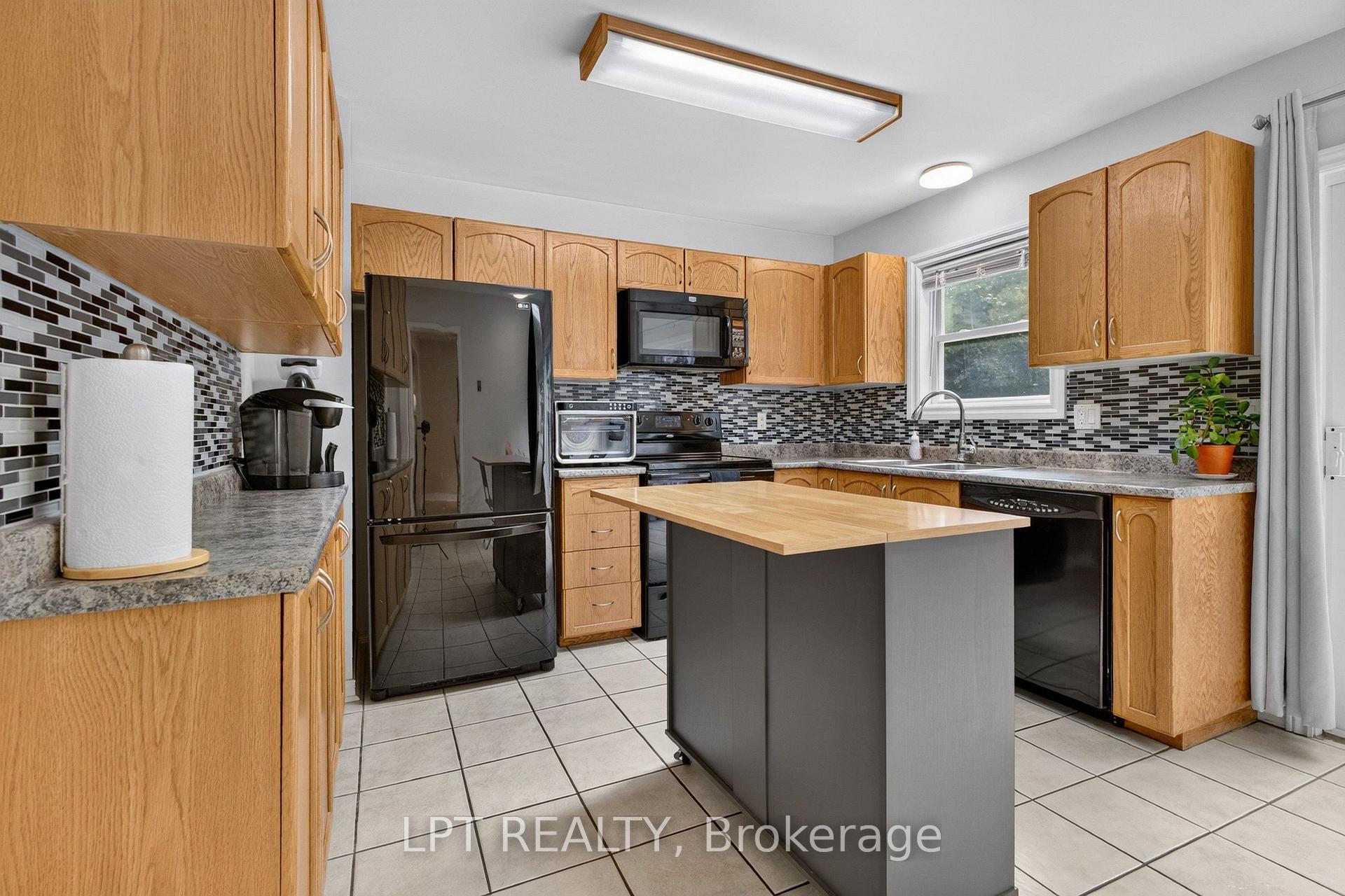 Photo 11 of 56 Victor Street, Ottawa, Stittsville (Central) — HOMEH