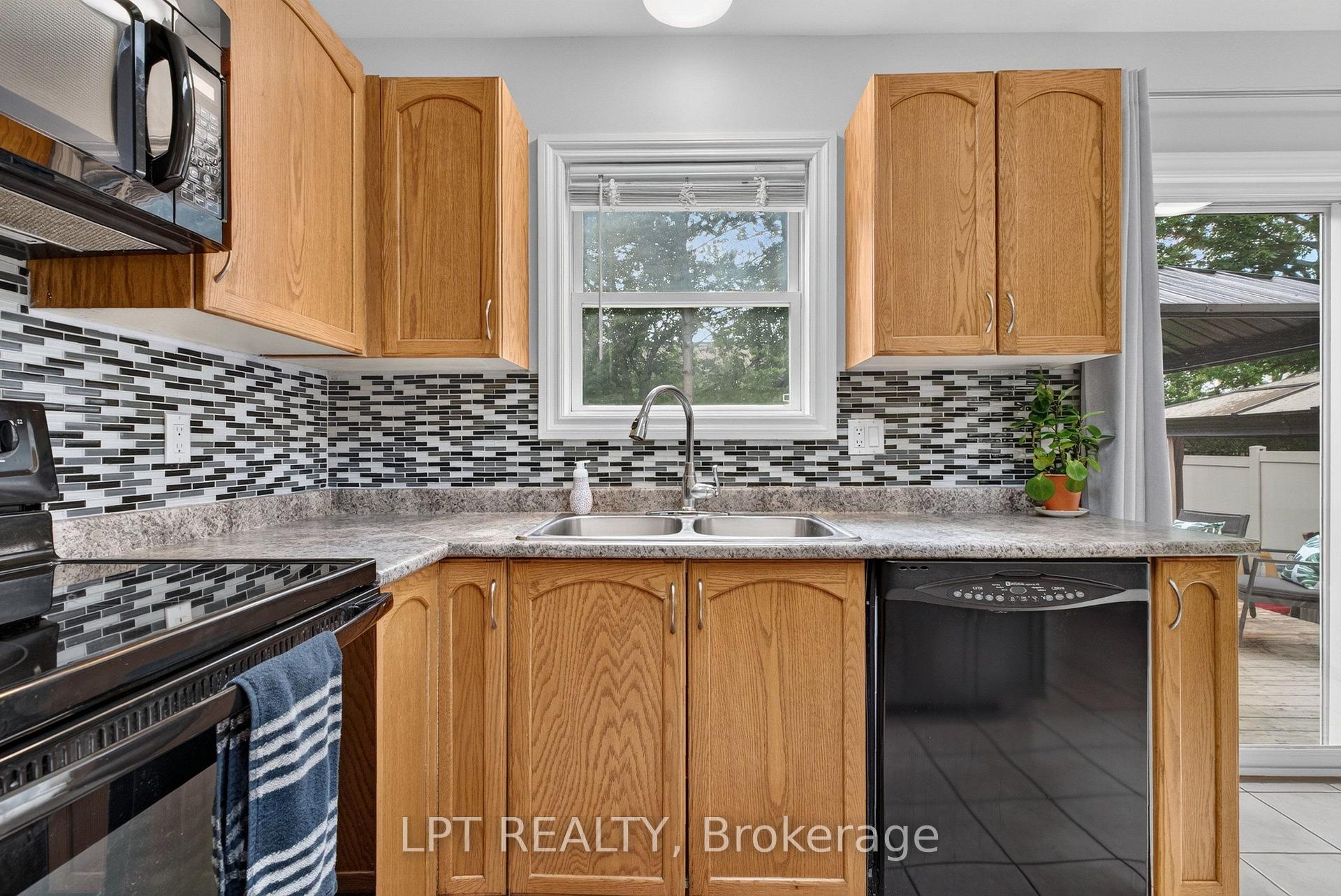 Photo 12 of 56 Victor Street, Ottawa, Stittsville (Central) — HOMEH