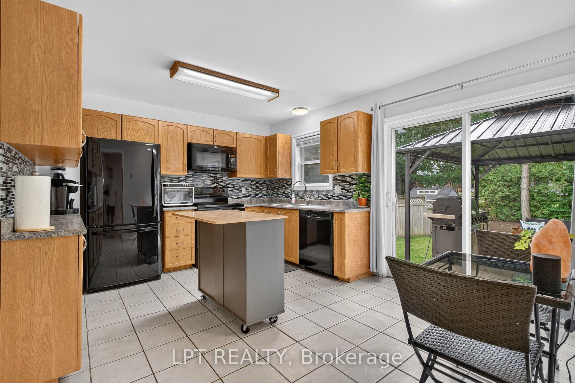 Photo 14 of 56 Victor Street, Ottawa, Stittsville (Central) — HOMEH