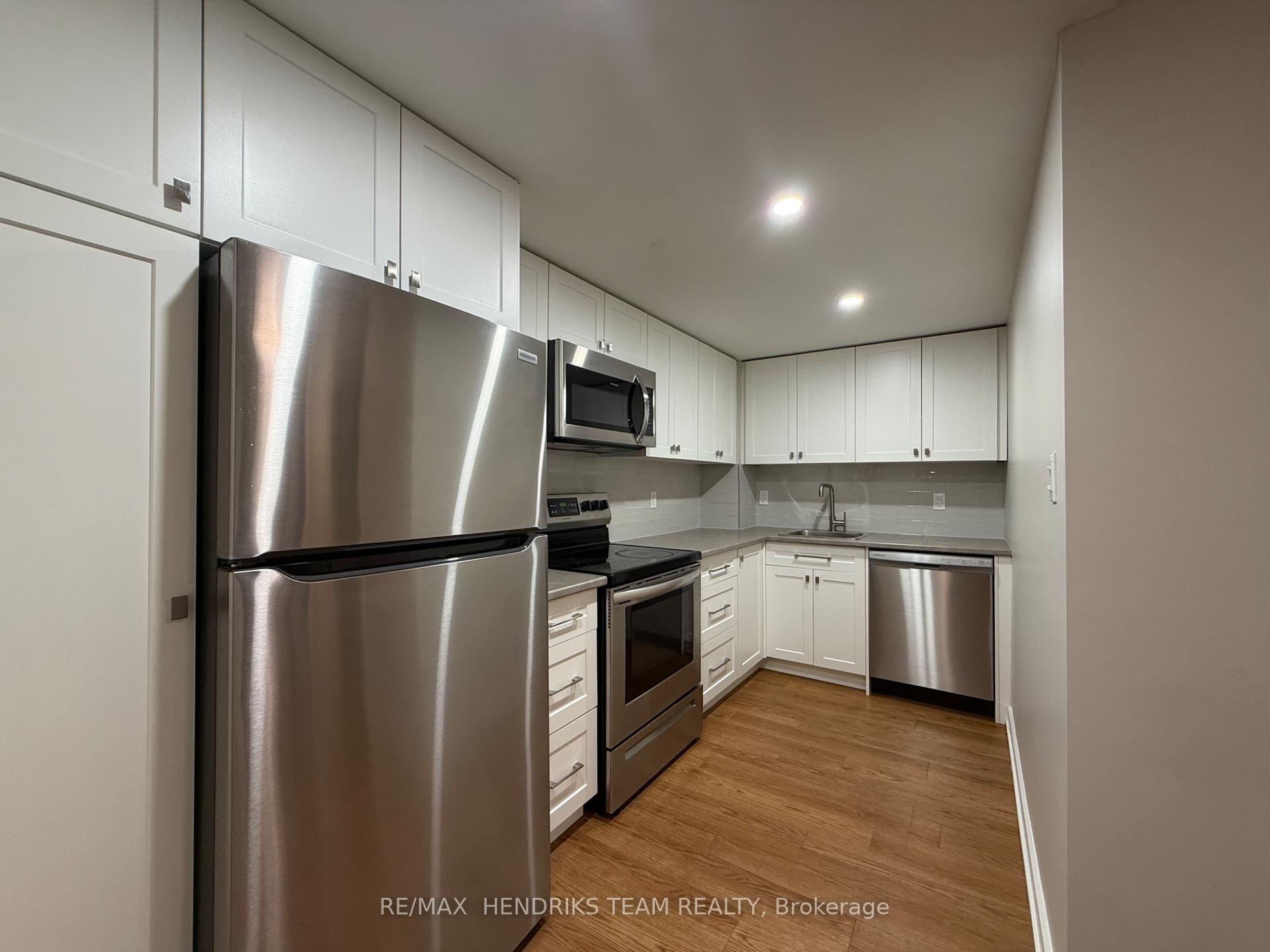 Photo 2 of Unit 210, 234 Oakdale Avenue, St. Catharines, E. Chester — HOMEH