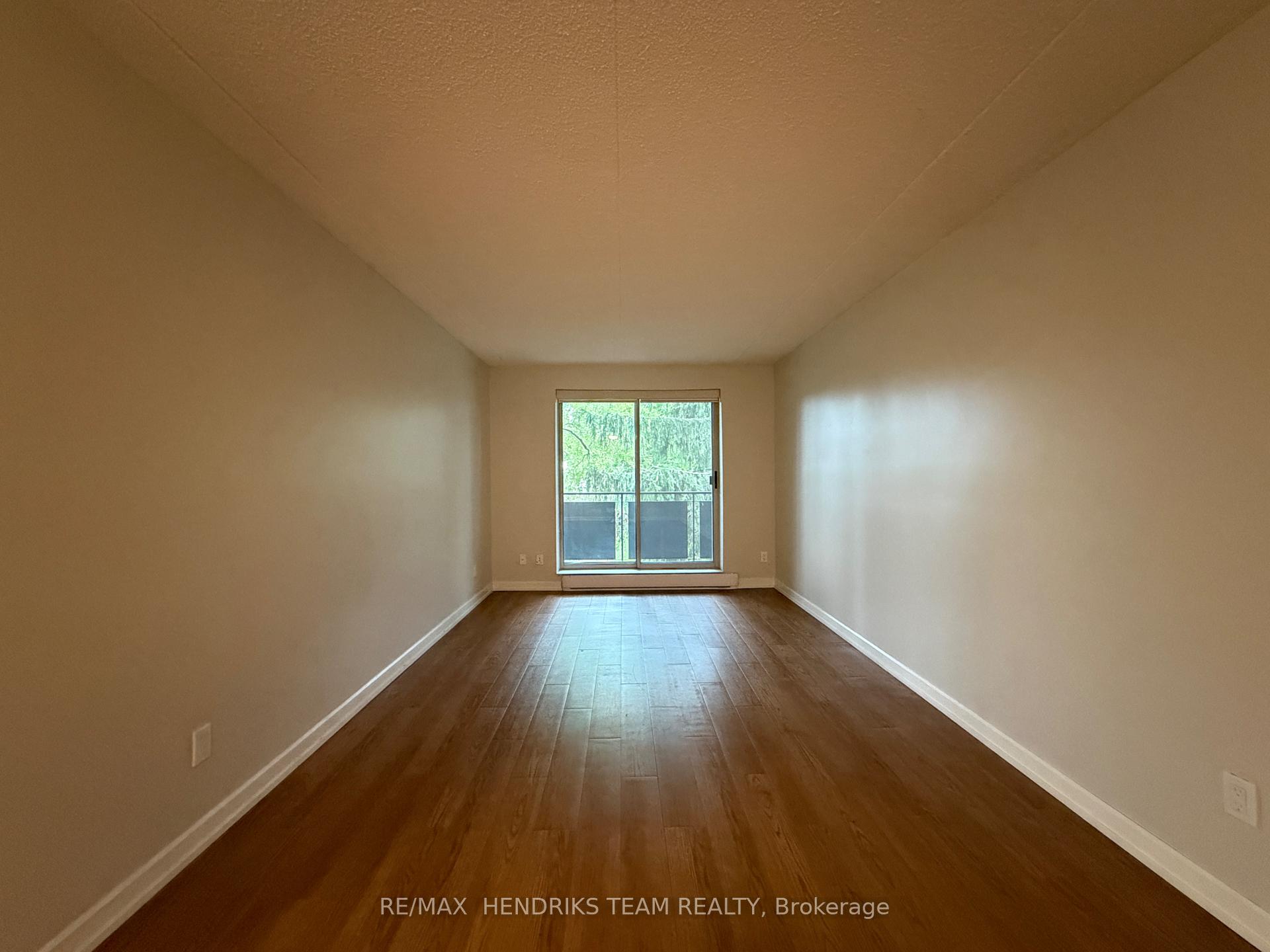 Photo 4 of Unit 210, 234 Oakdale Avenue, St. Catharines, E. Chester — HOMEH