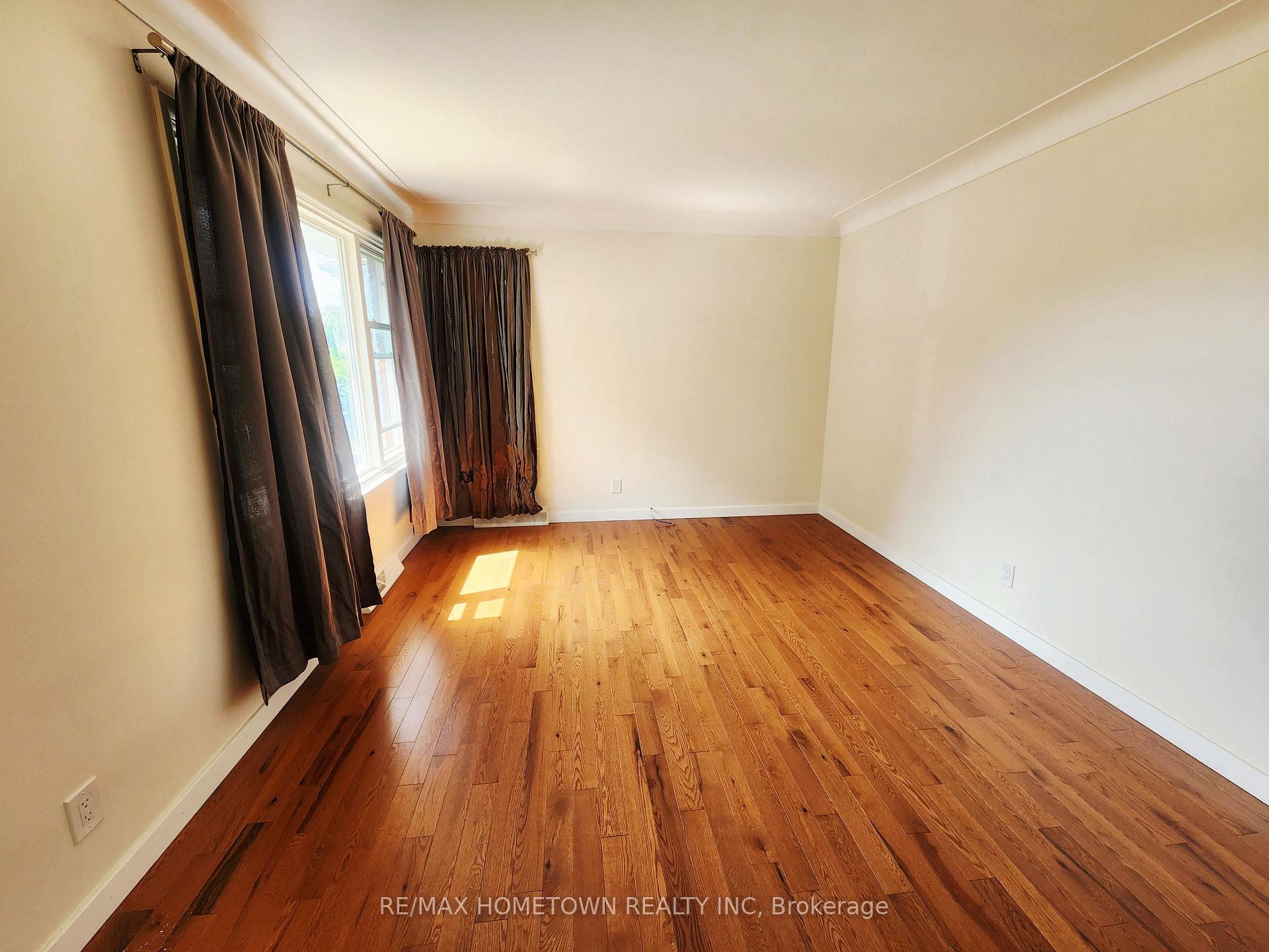 Photo 3 of 1124 Fourth Street E, Cornwall, Cornwall — HOMEH
