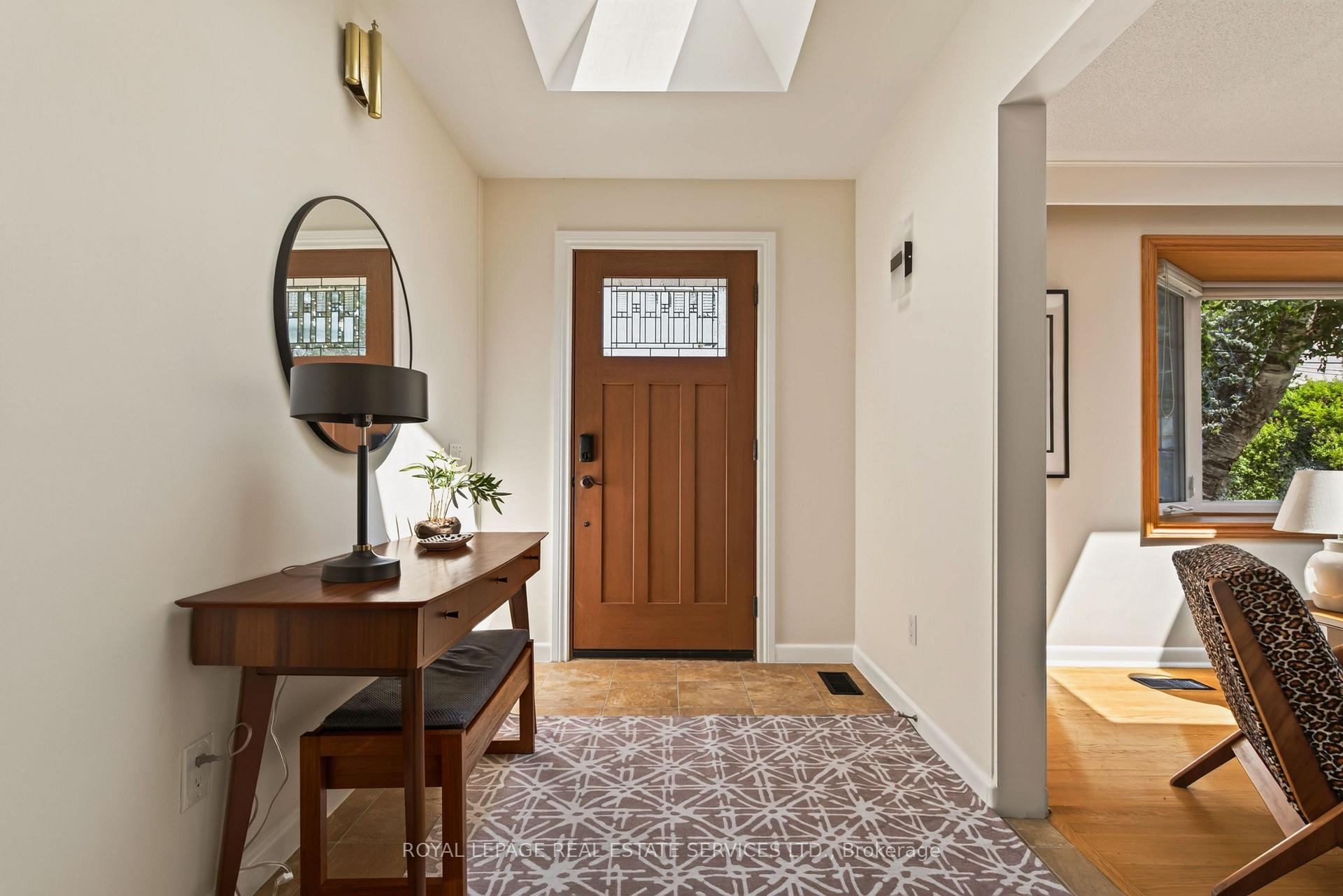Photo 3 of 17 Lynndale Drive, Hamilton, Dundas — HOMEH