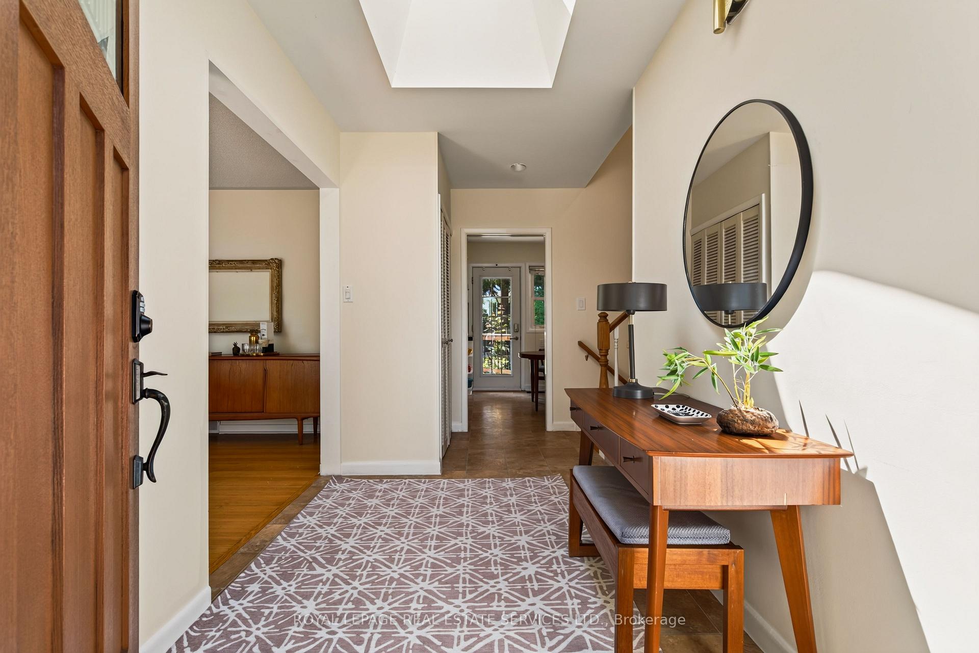 Photo 4 of 17 Lynndale Drive, Hamilton, Dundas — HOMEH