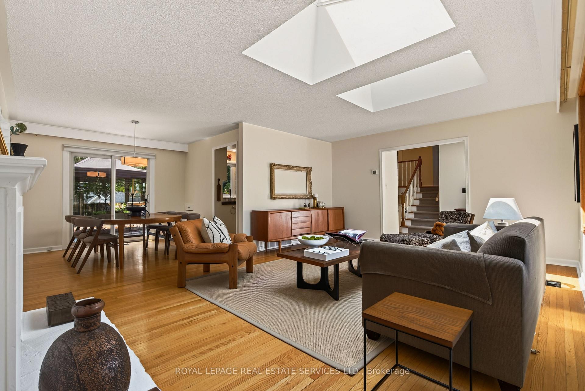 Photo 8 of 17 Lynndale Drive, Hamilton, Dundas — HOMEH
