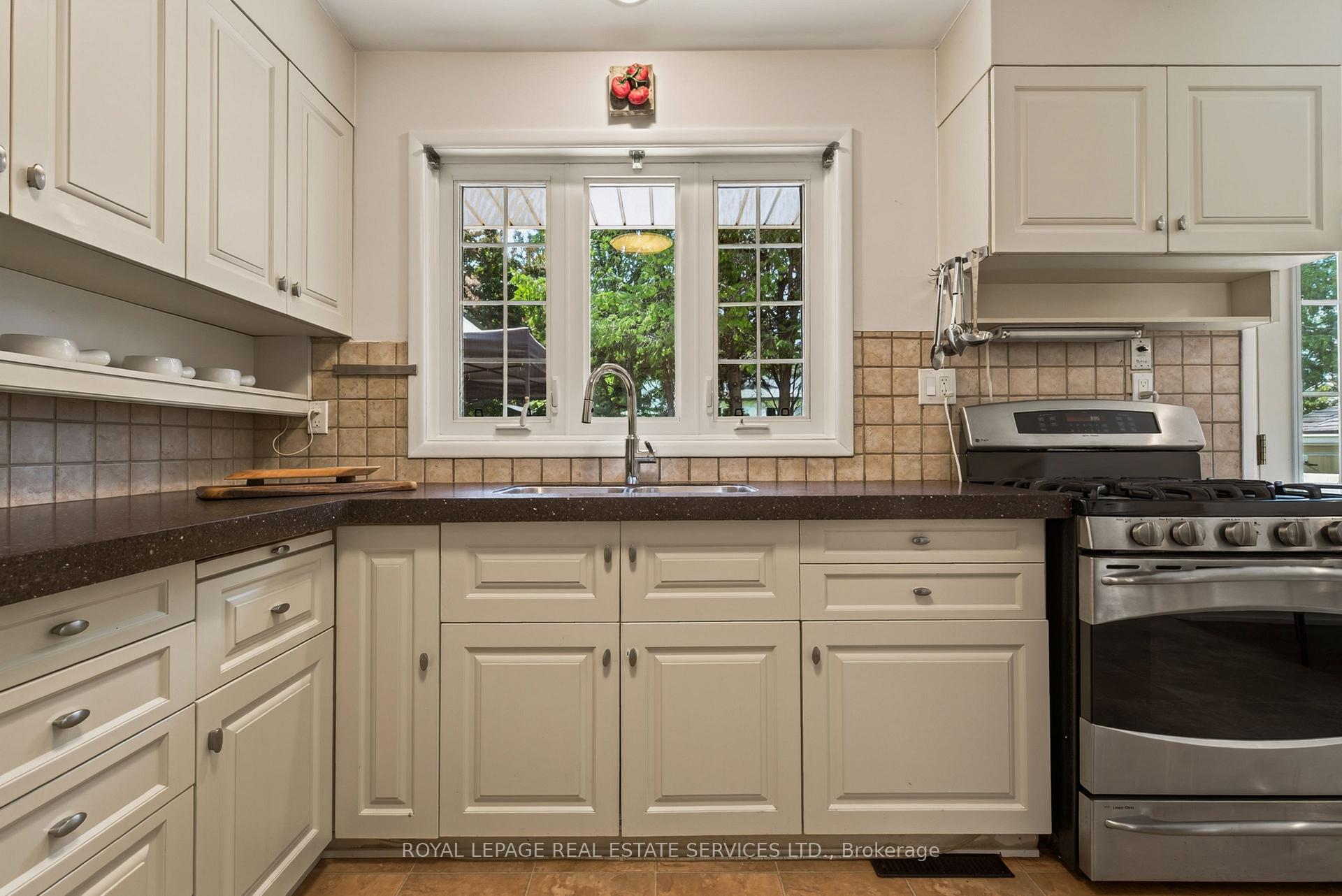 Photo 20 of 17 Lynndale Drive, Hamilton, Dundas — HOMEH